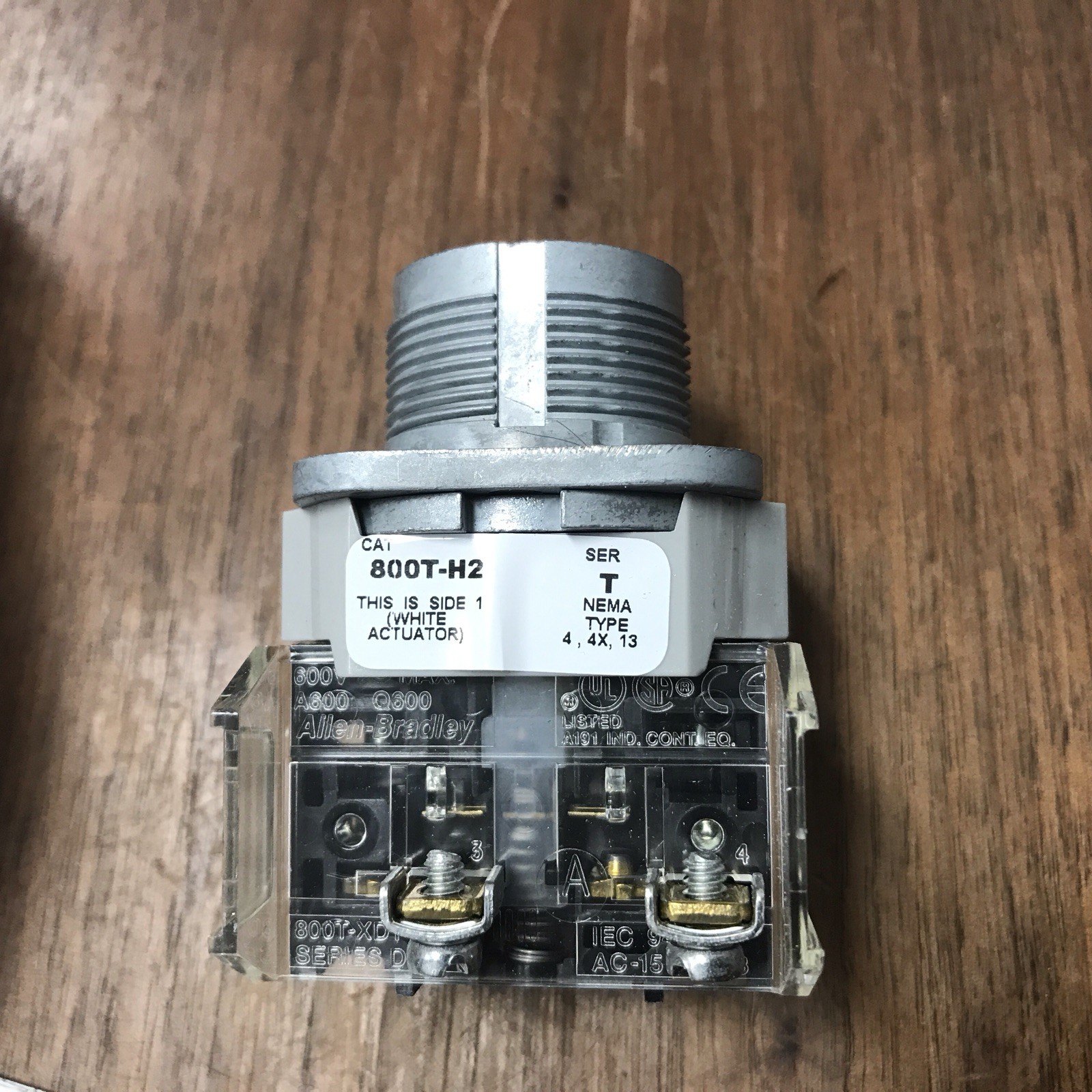 NEW OPEN BOX ALLEN BRADLEY 800T-H2 SELECTOR SWITCH SER T