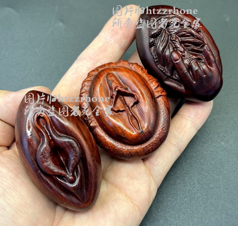 1 PC Rosewood Carved Vagina Pendant Life Origin Handcraft Hand Toy Chain Collect