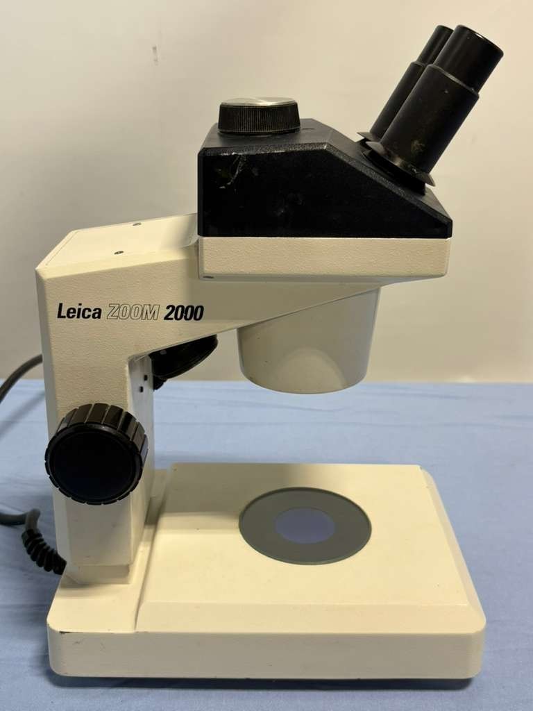 Leica Zoom 2000 Illuminated Stereo Microscope Model Z45V