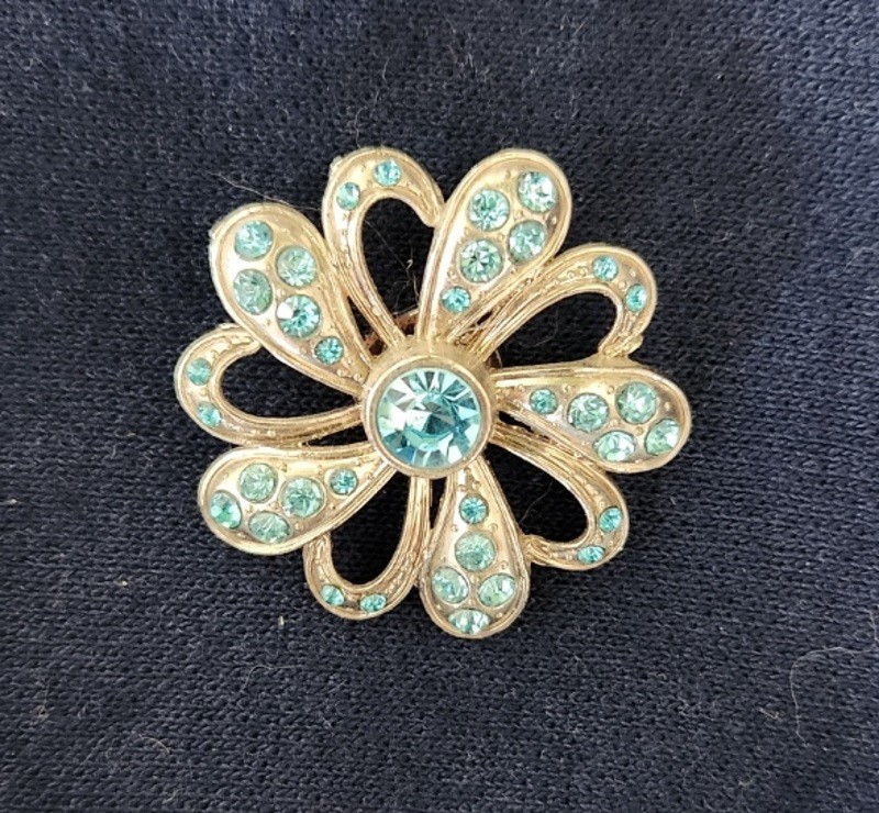 4 PC Blue Rhinestone Flower Concho Screw Back