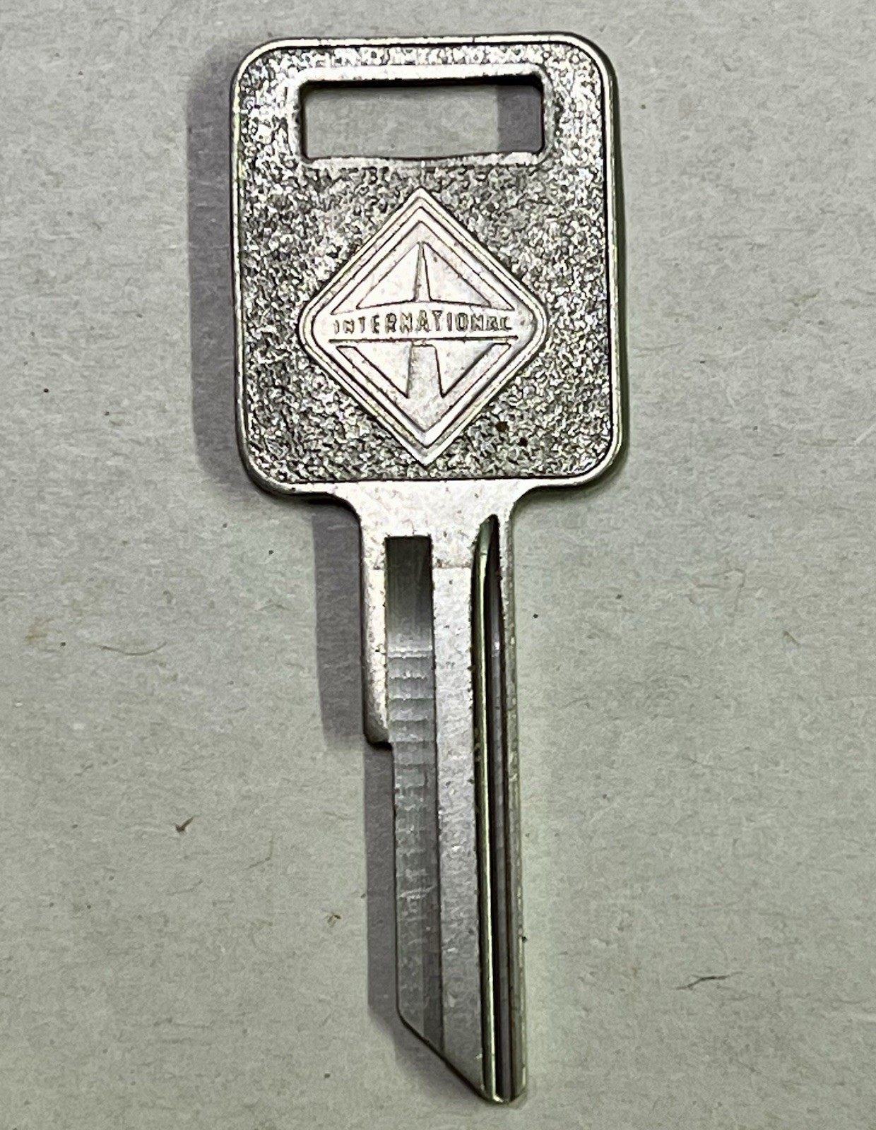1 NEW INTERNATIONAL TRUCK 1990-2004 OEM Uncut Key Blank FACTORY ORIGINAL w/ LOGO