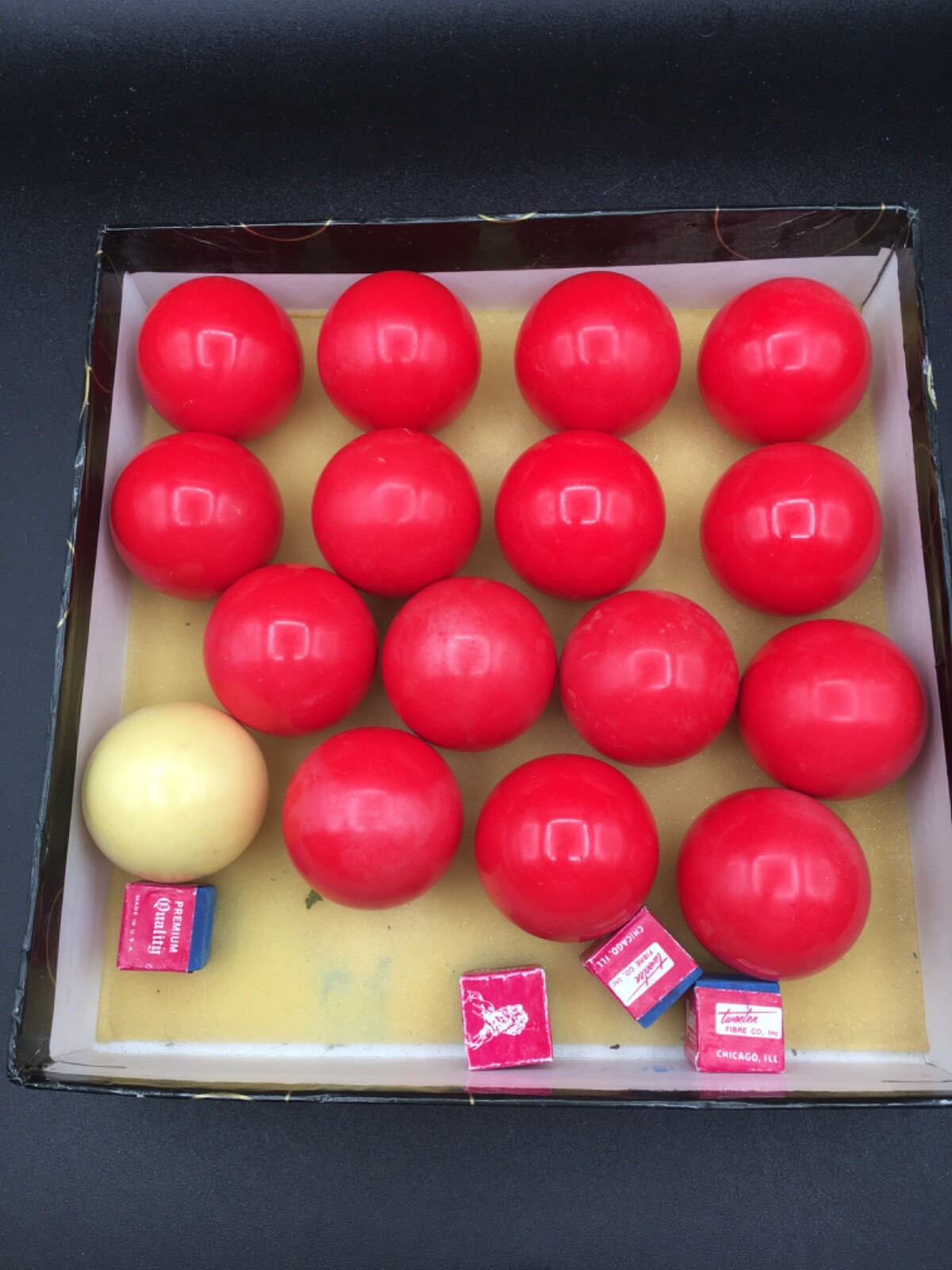 Vintage Snooker Pool Ball Set White and red Box of 16 Balls