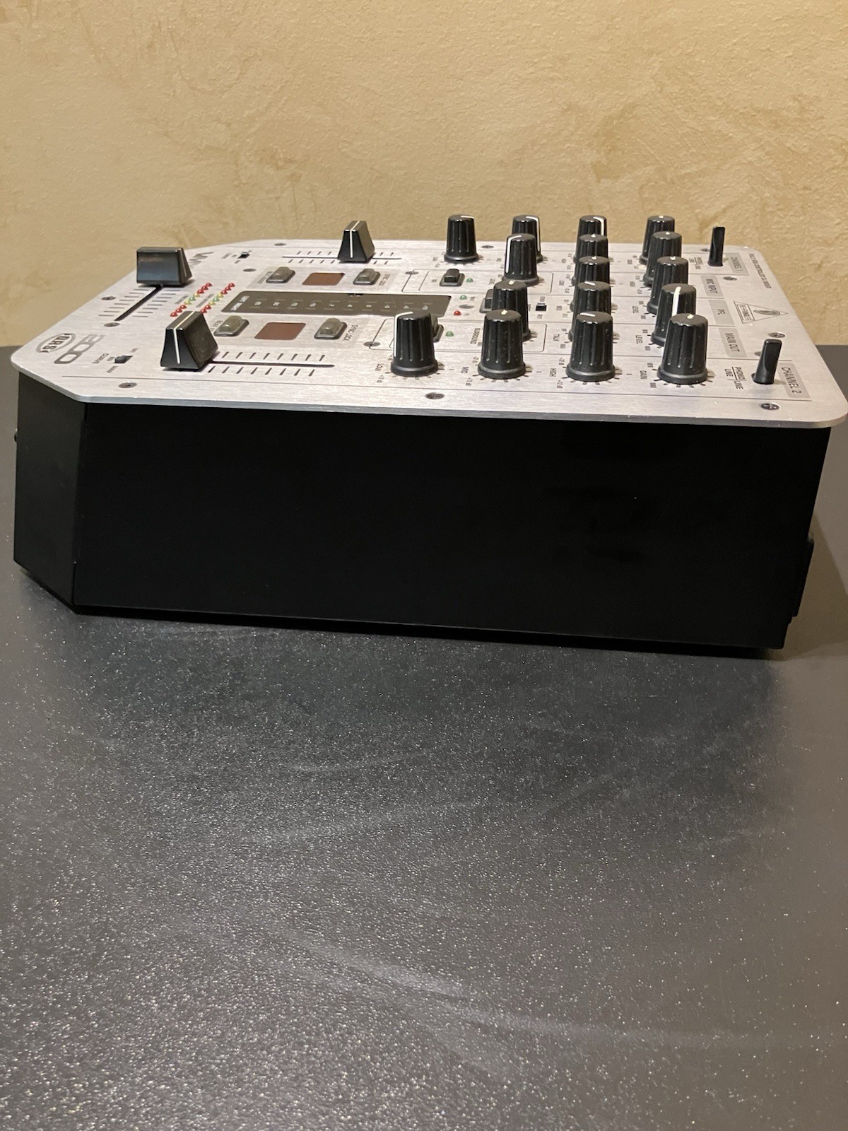 Behringer VMX 200 2 Channel DJ Pro Mixer Tested
