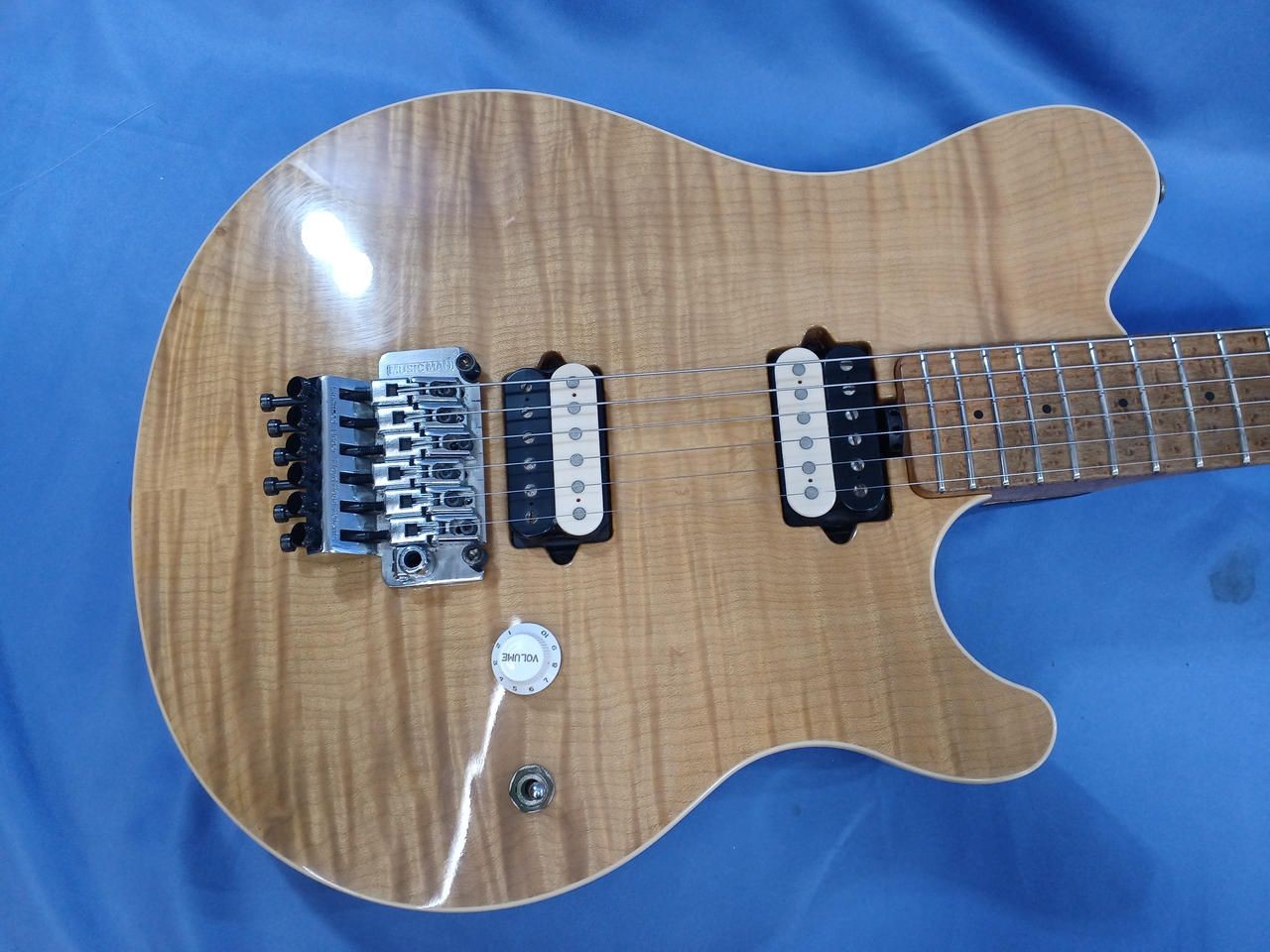 MUSICMAN Electric Guitar AXIS Used