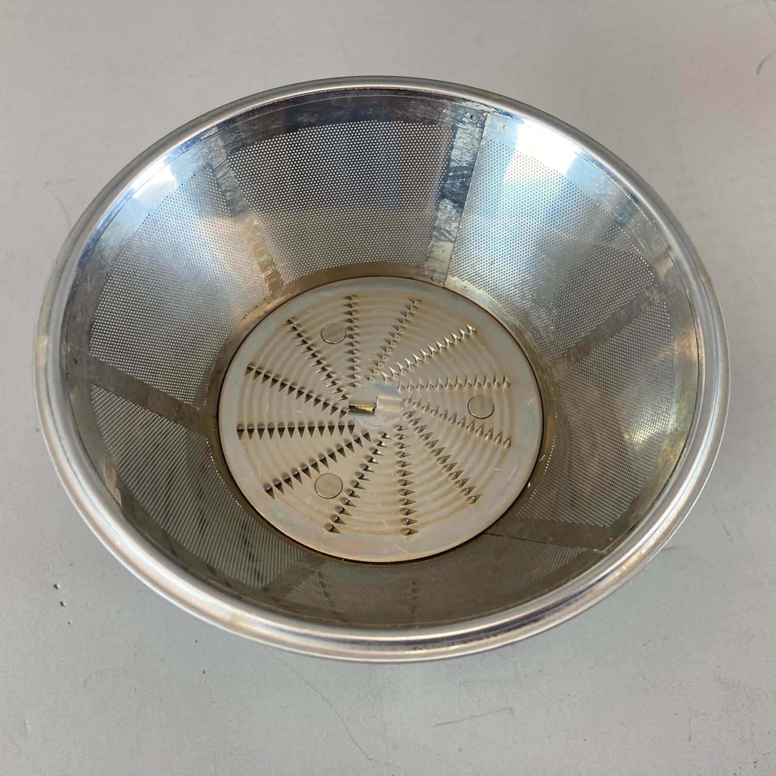 Black & Decker JE2400 Juicer Replacement Strainer Basket Filter Blade Assembly