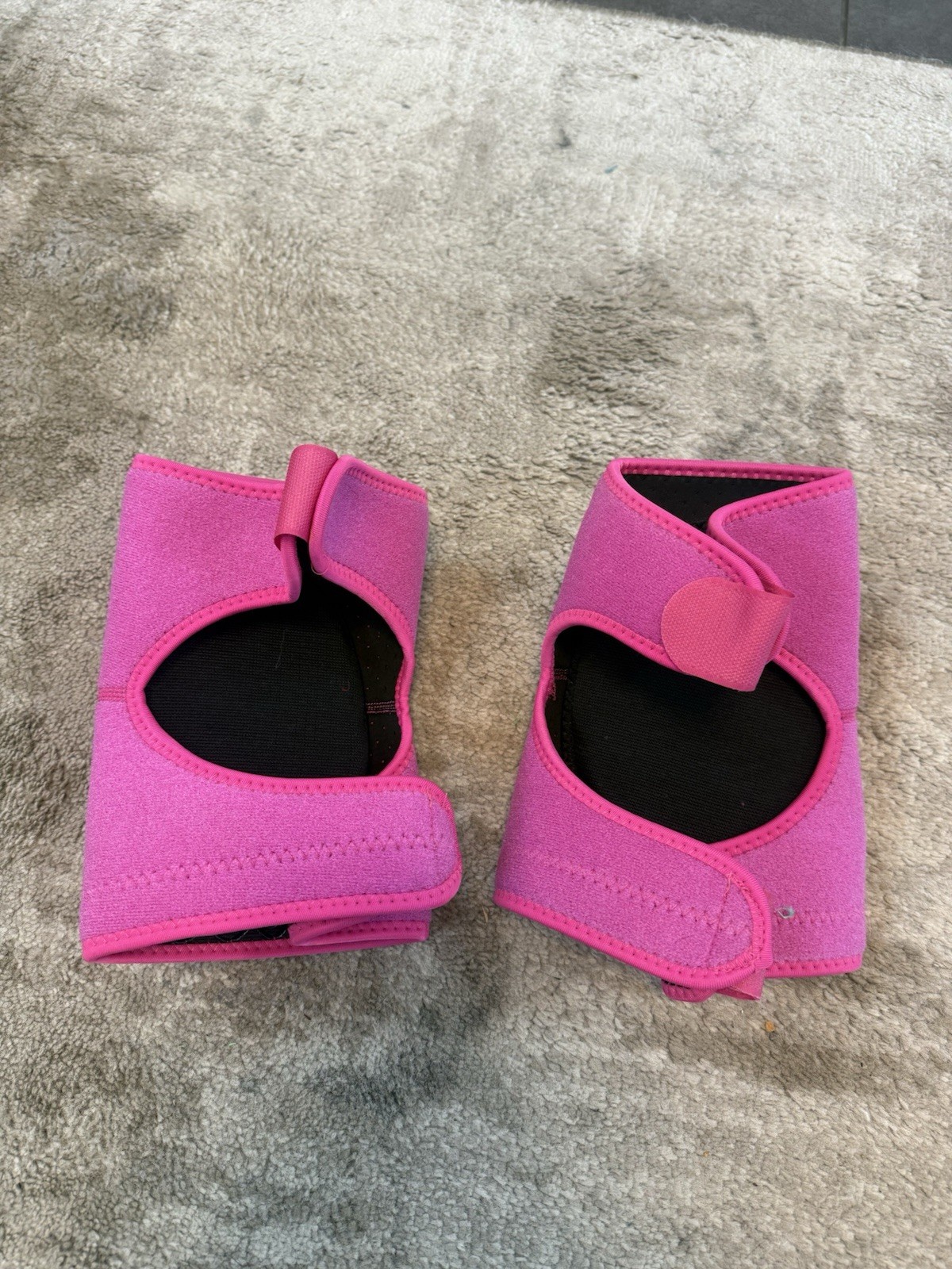 Pink Adjustable Padded Neoprene Knee Braces for Exercise Gym Training