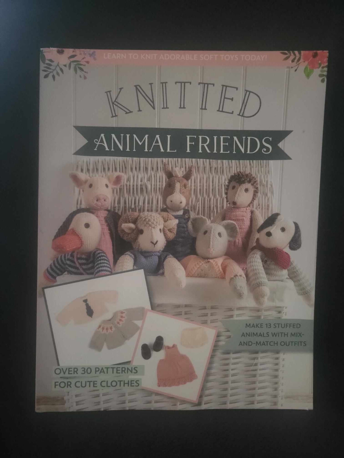 Knitted Animal Friends Over 30 patterns by Louis Crowther