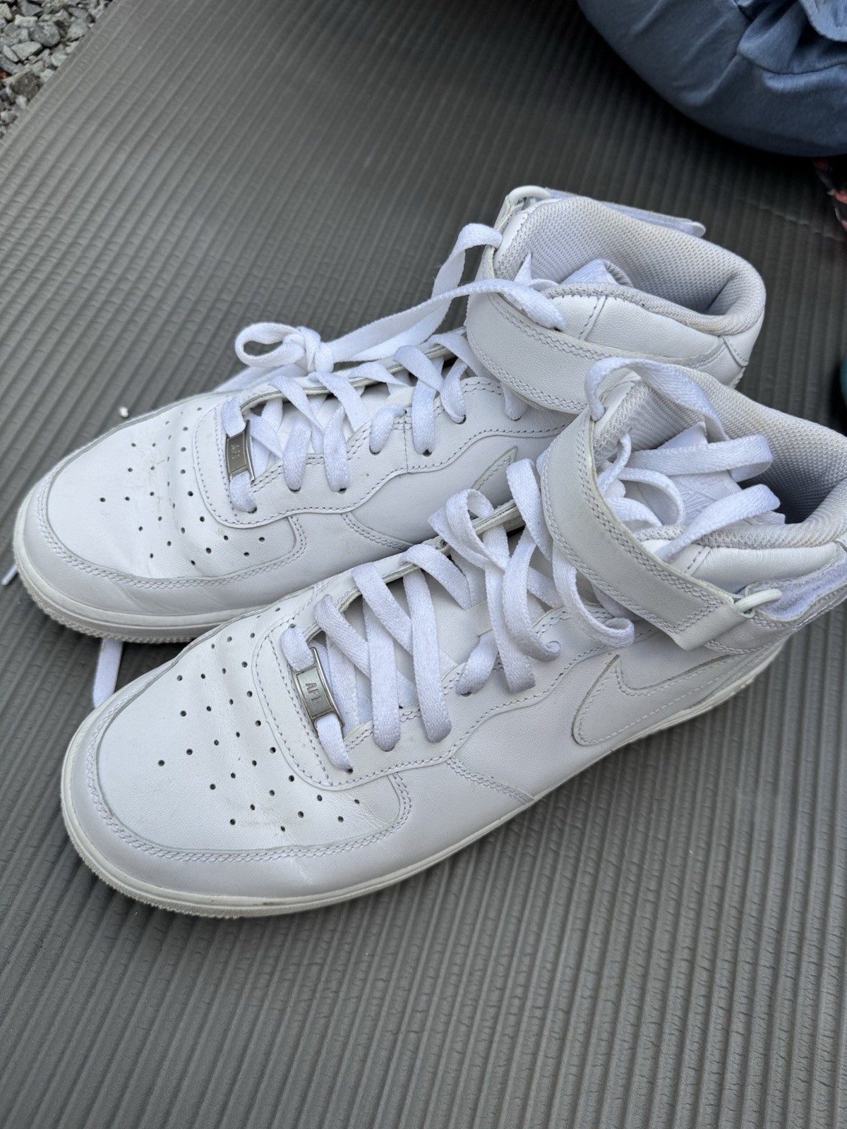 Nike Air Force 1 Mid Top White Solid Lace-Up Hook & Loop Men's Sneakers