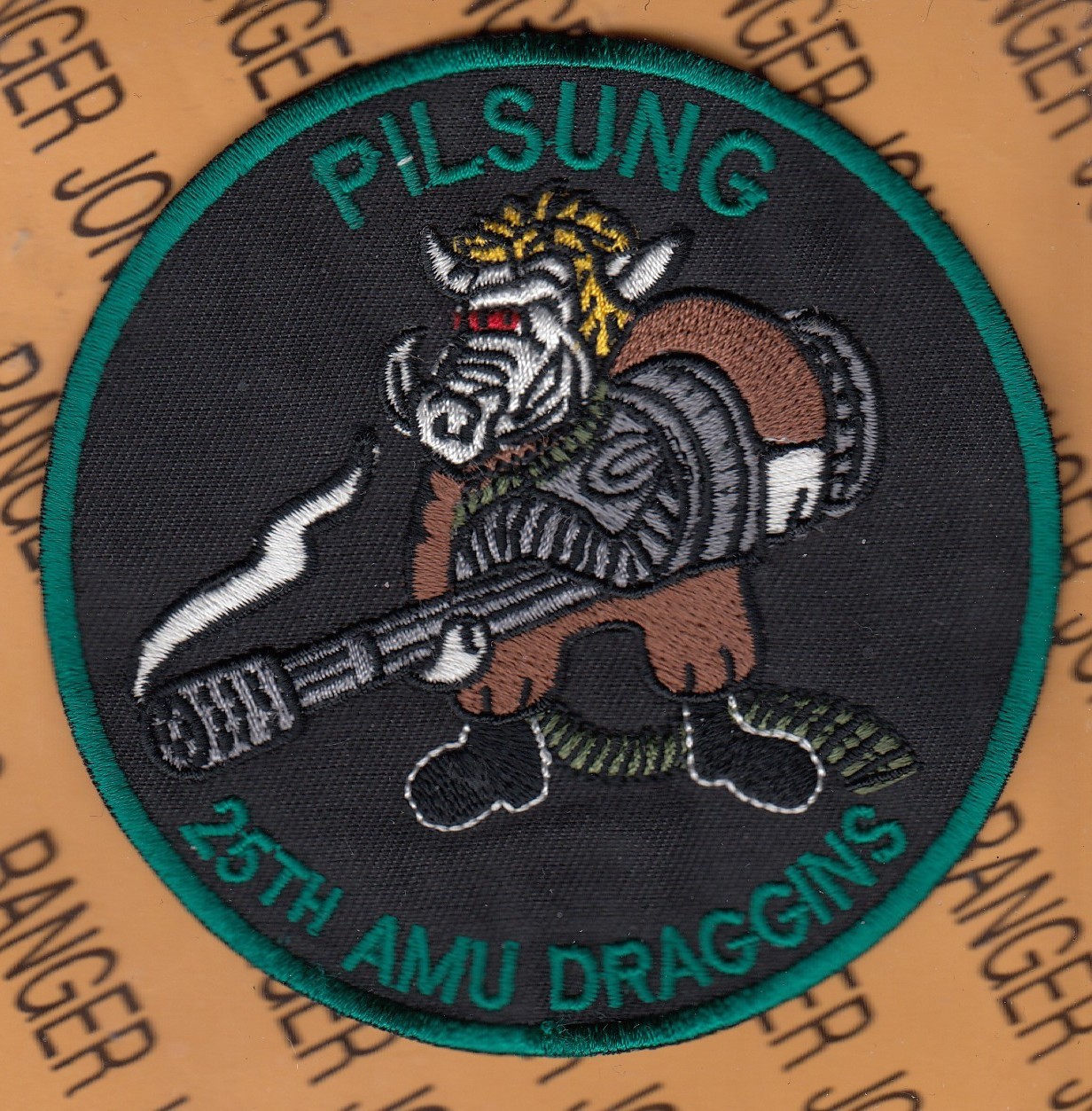 USAF Air Force 25th AMU Fighter Sq DRAGGINS PILSUNG ~3.75" patch c/e