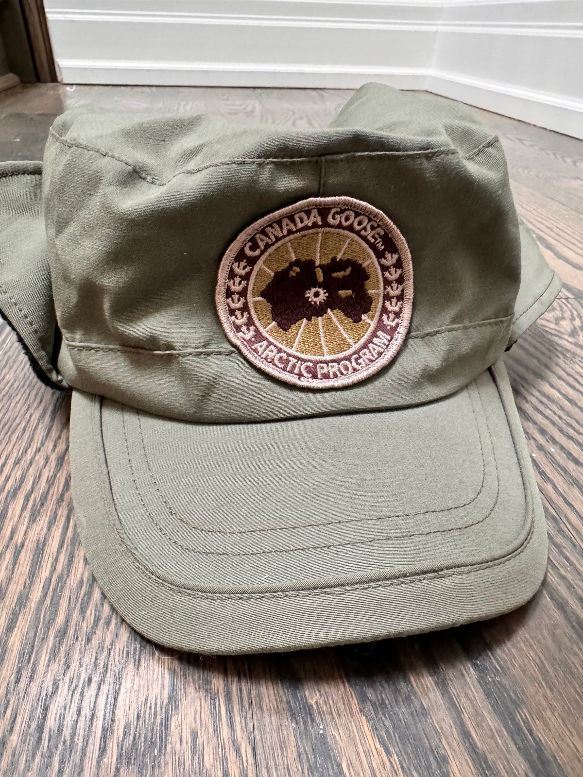Canada Goose new  classique  cap  with labels MSRP 185$