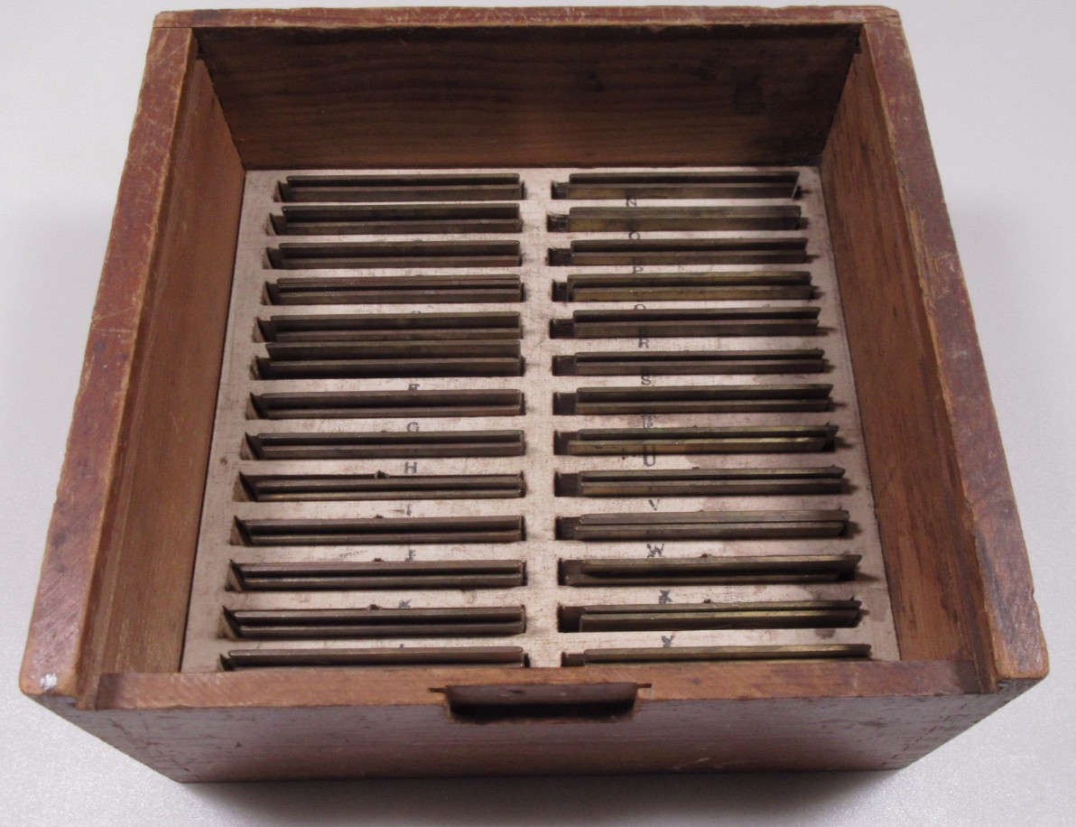 New Hermes 2-1/2" Font Set & Box, #35-356 Interlocking Monogram Engraving A to Z