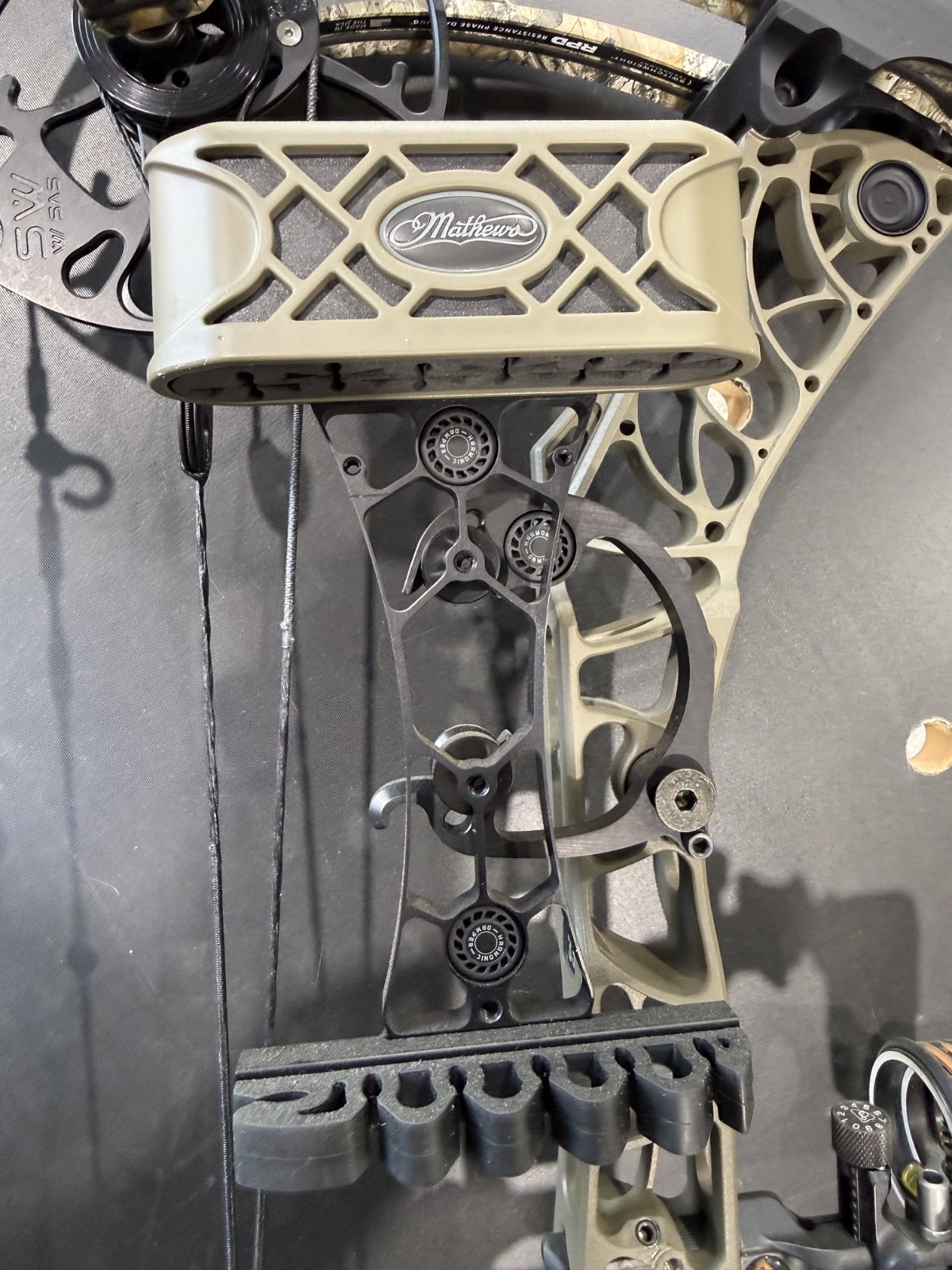 Mathews Phase 4 33 RH Compound Bow