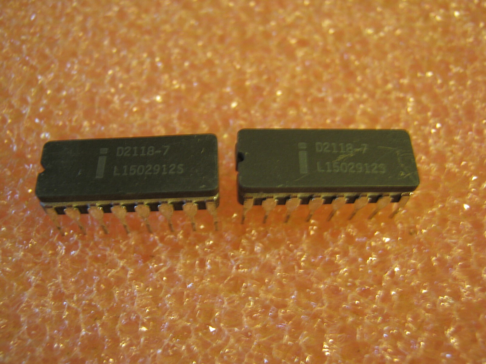 D2118-7 Lot of 2 NOS from Intel