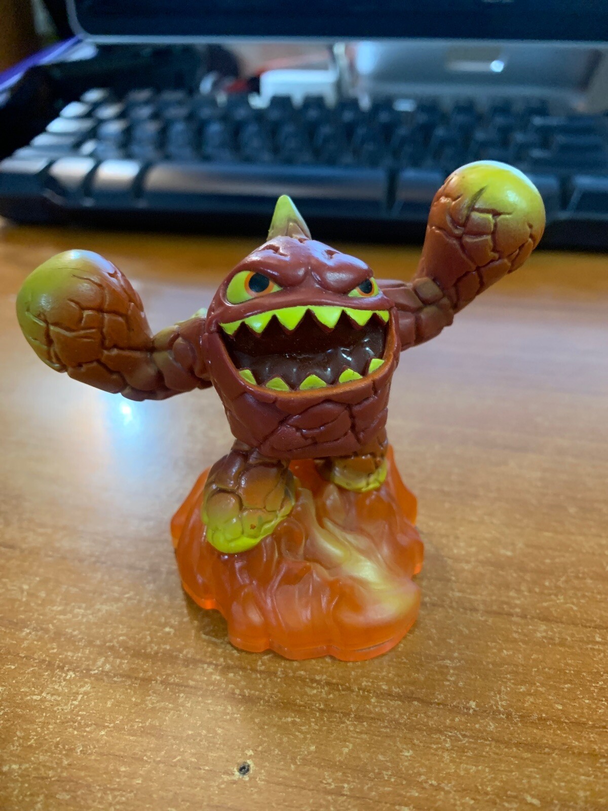 ☆ ERUPTOR LIGHTCORE ~ FIRE ELEMENT ☆ SKYLANDERS GIANTS FIGURE