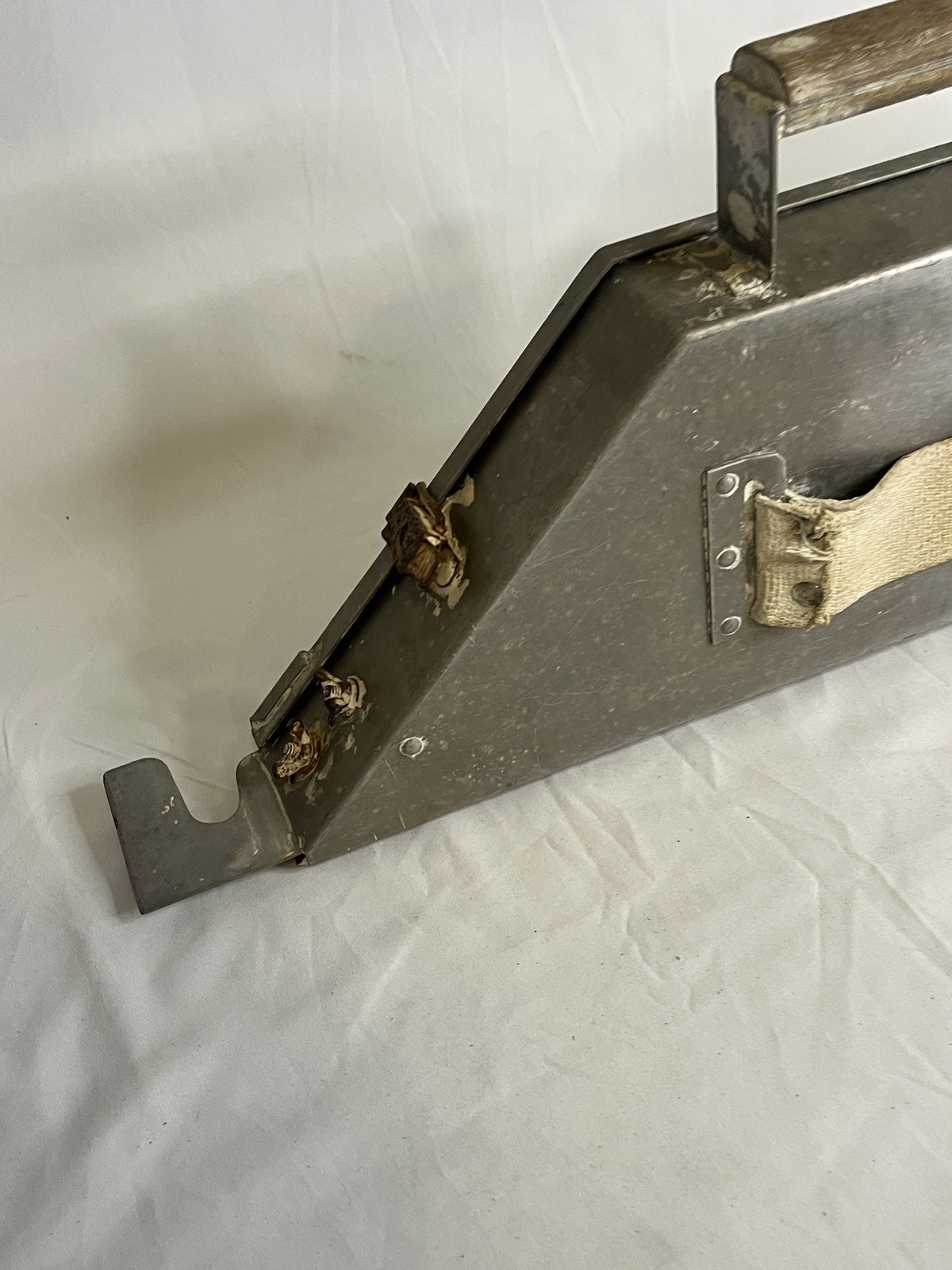 Drywall Taper With Wood And Web Handle