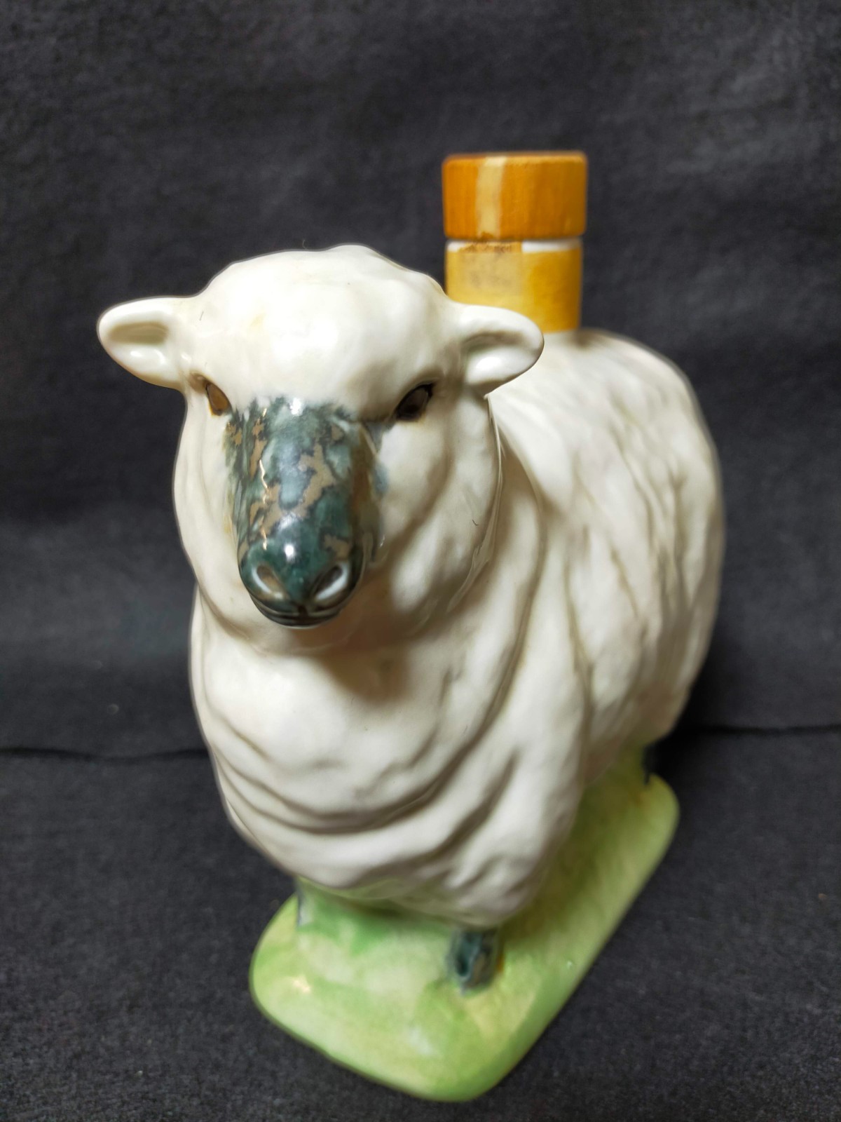 Suntory ROYAL Japanese Zodiac Sheep pottery bottle (empty) With Cork Box Japan 美