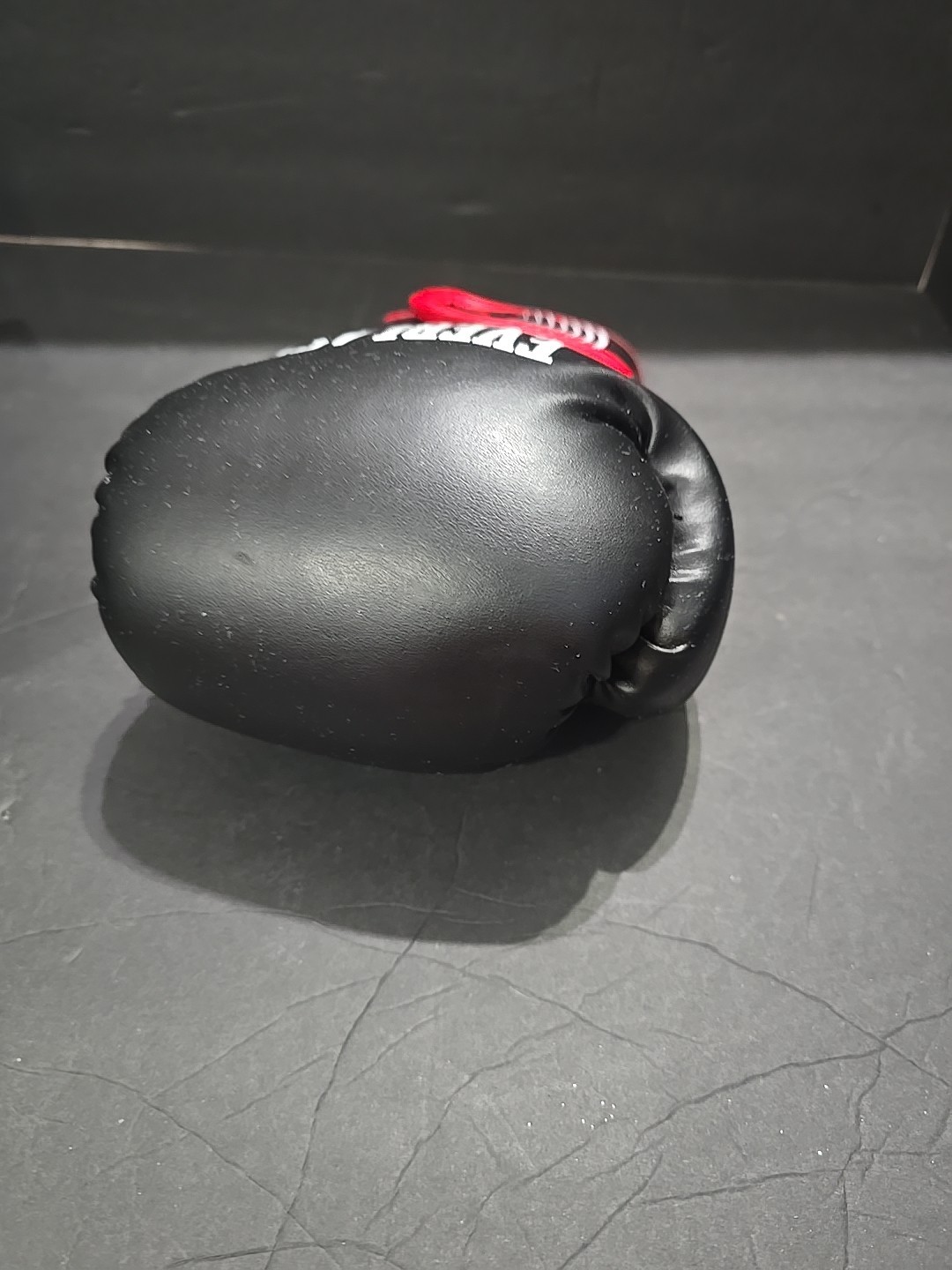 EVERLAST CORE Training Boxing Gloves Boxing Gloves (BLACK / RED) - 12oz