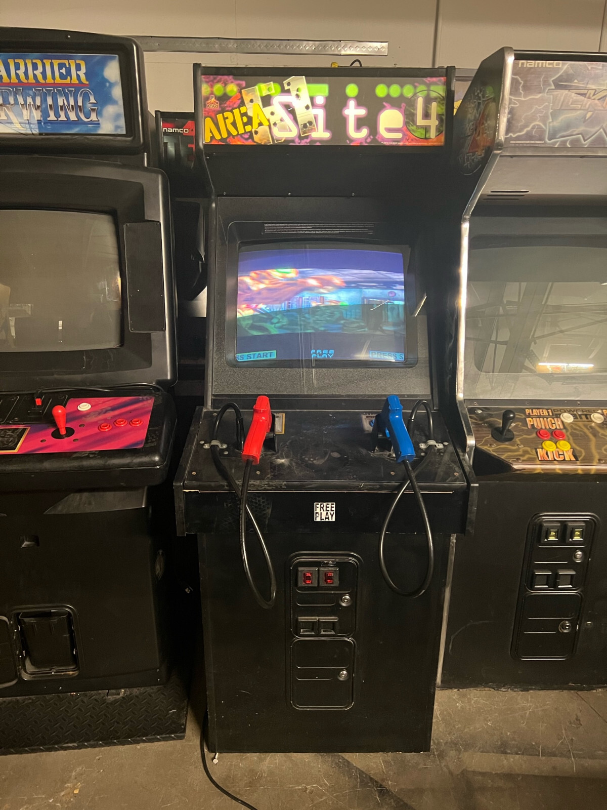 SITE 4 ARCADE MACHINE by ATARI 1998 (AREA 51)
