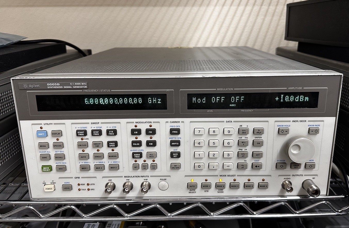 Agilent 8665B Signal Generator 100 kHz 6 GHz, Opt 001 004 OCXO + Low Phase Noise