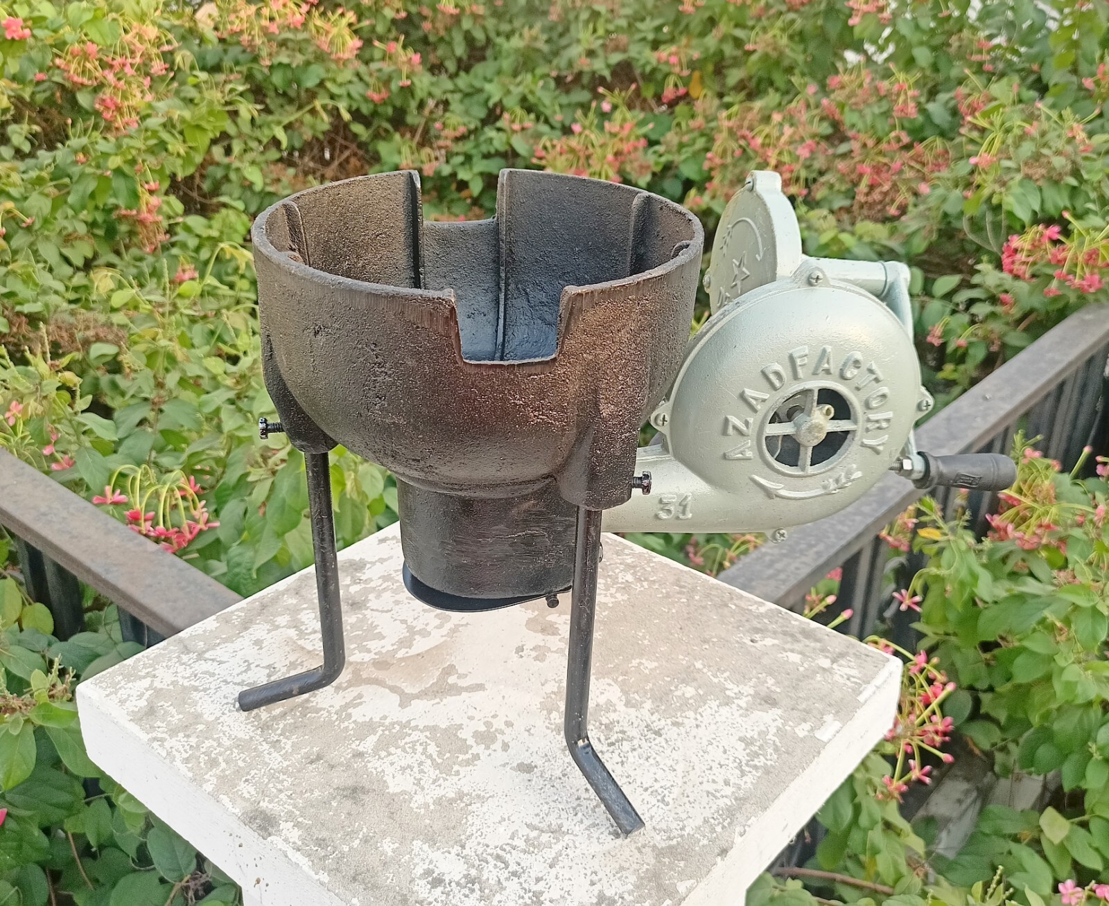 Portable Forge Furnace with Air Blower & Tripod – Blacksmithing & Schmiedeesse