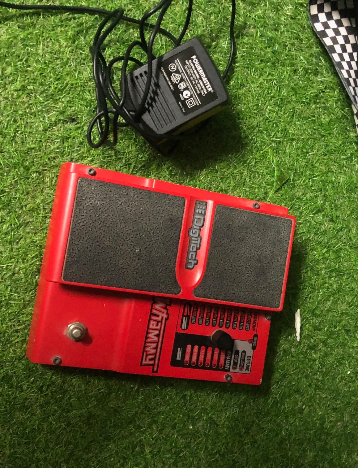 DigiTech Whammy 4 Pitch Shifting Effects Pedal guitar effects pedal plus charger