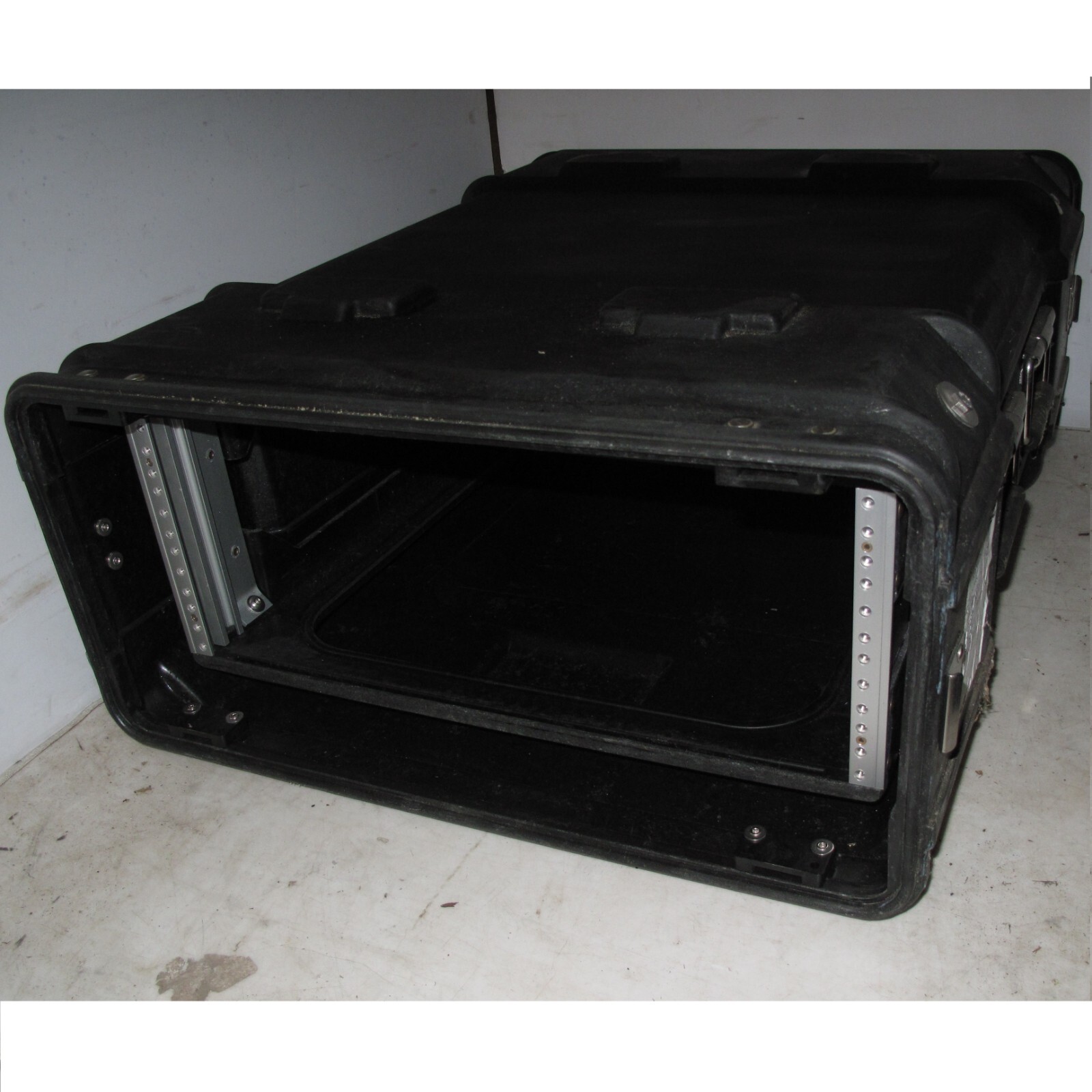 Rackmount 4U 19x24 ECS Composite Shockmount Electronics Black Equipment Case