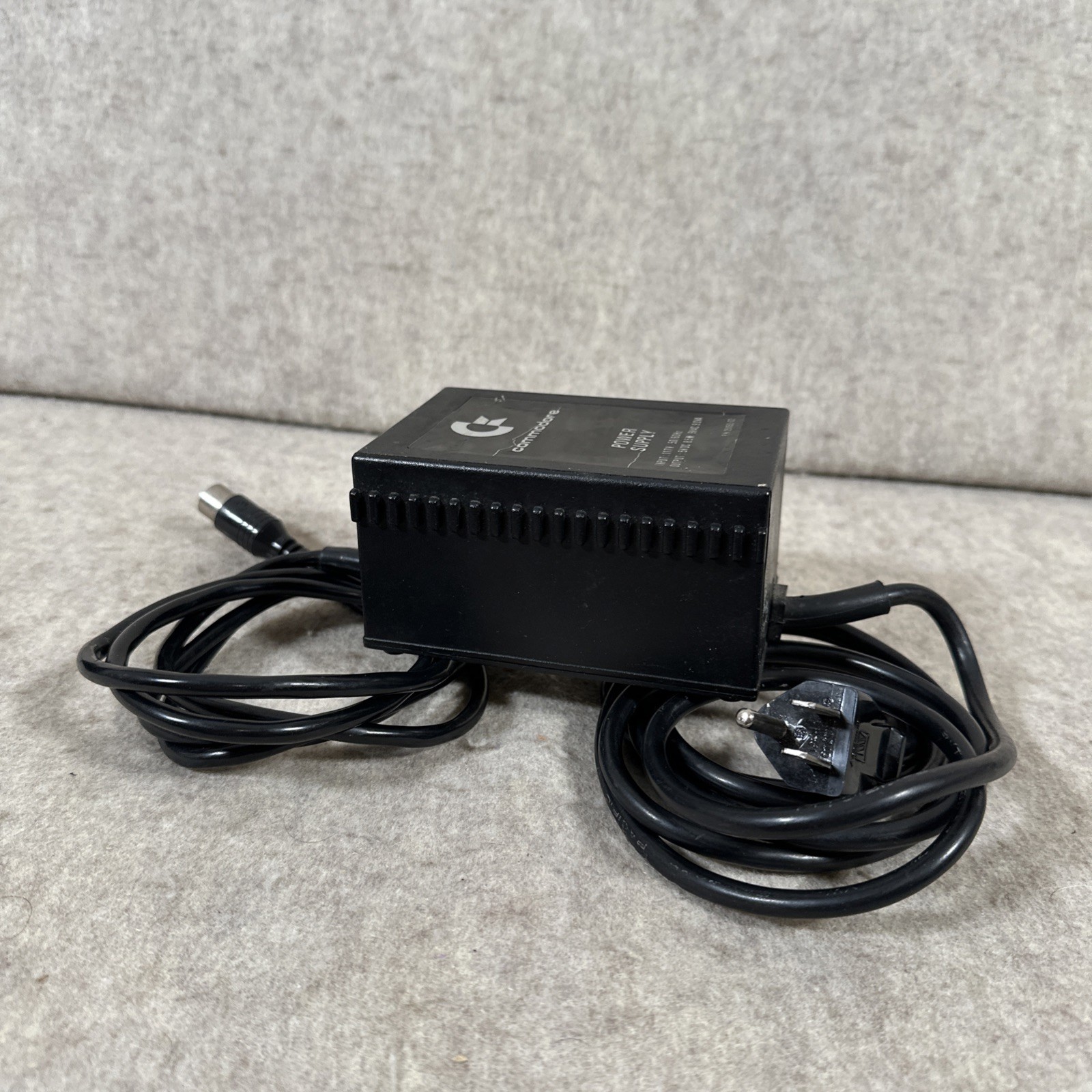 Commodore Original Power Supply Black - 251053-02 (Parts/Repair)
