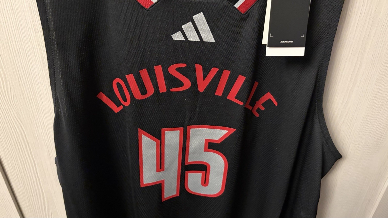 NWT Louisville Cardinals Men’s Adidas Basketball Jersey Size XL NCAA #45 Black