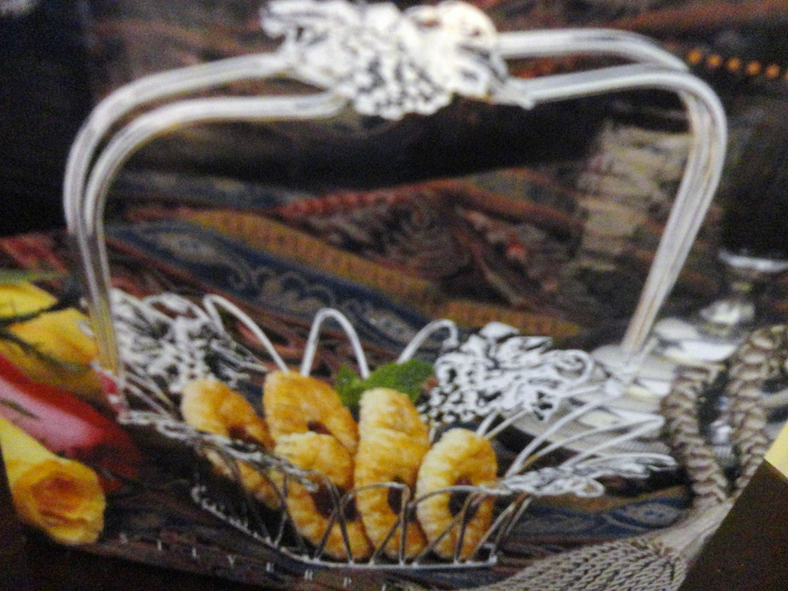 STUDIO SILVERSMITH SILVERPLATED GRAPE BASKET WITH HANDLE