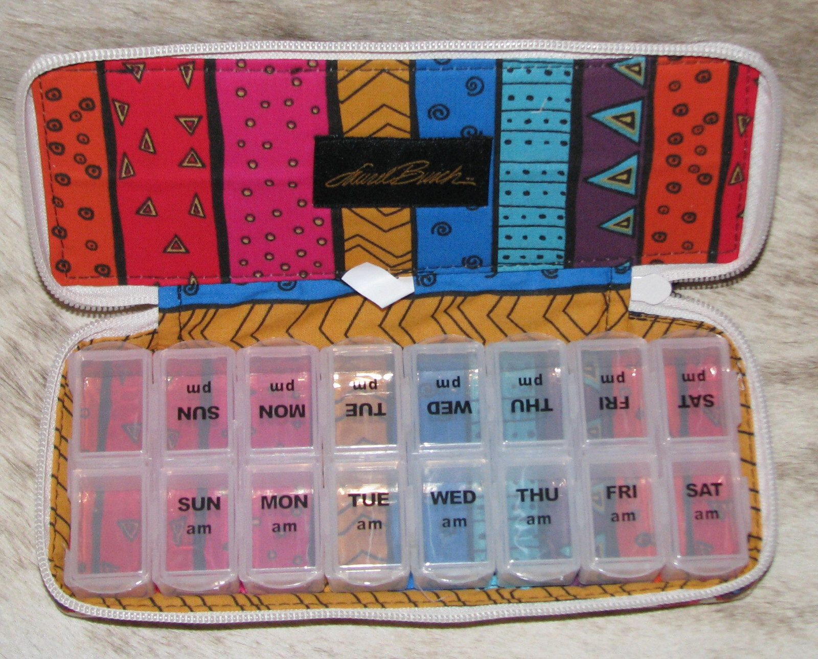 Laurel Burch Sierra Repeat~LB8676~8 Day Pill Organizer Zip Close 8"x1.25"x3"~Cat