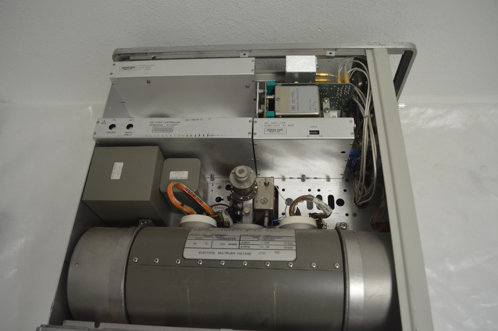 *TC* HEWLETT PACKARD HP 5061B CESIUM BEAM FREQUENCY STANDARD (TMD39)