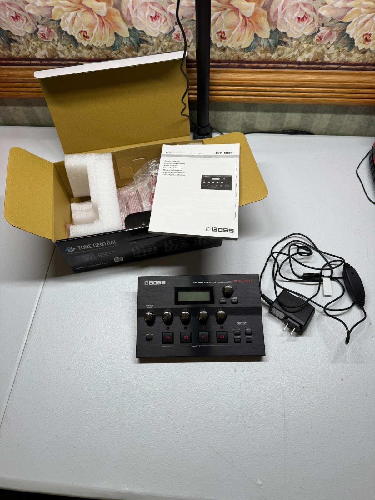 GT-001 GUITAR EFFECTS PROCESSOR
