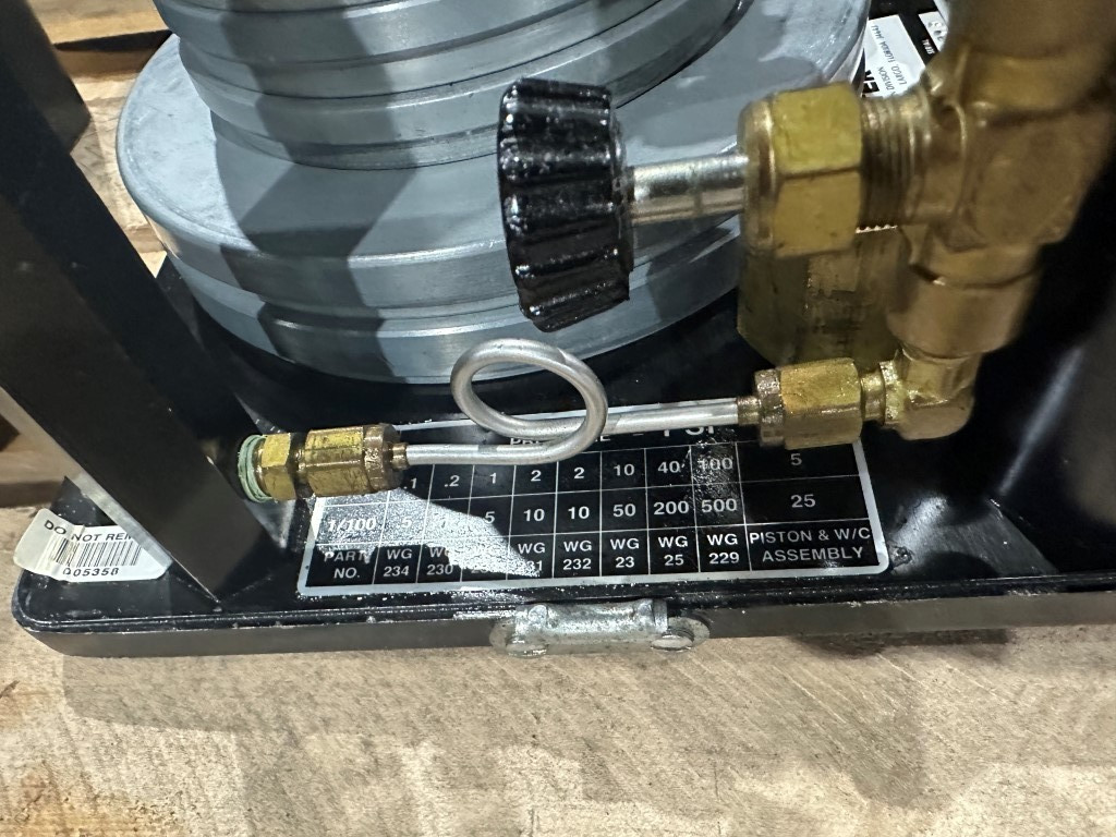 AMETEK BL-4 PORTABLE DEAD WEIGHT PRESSURE TESTER