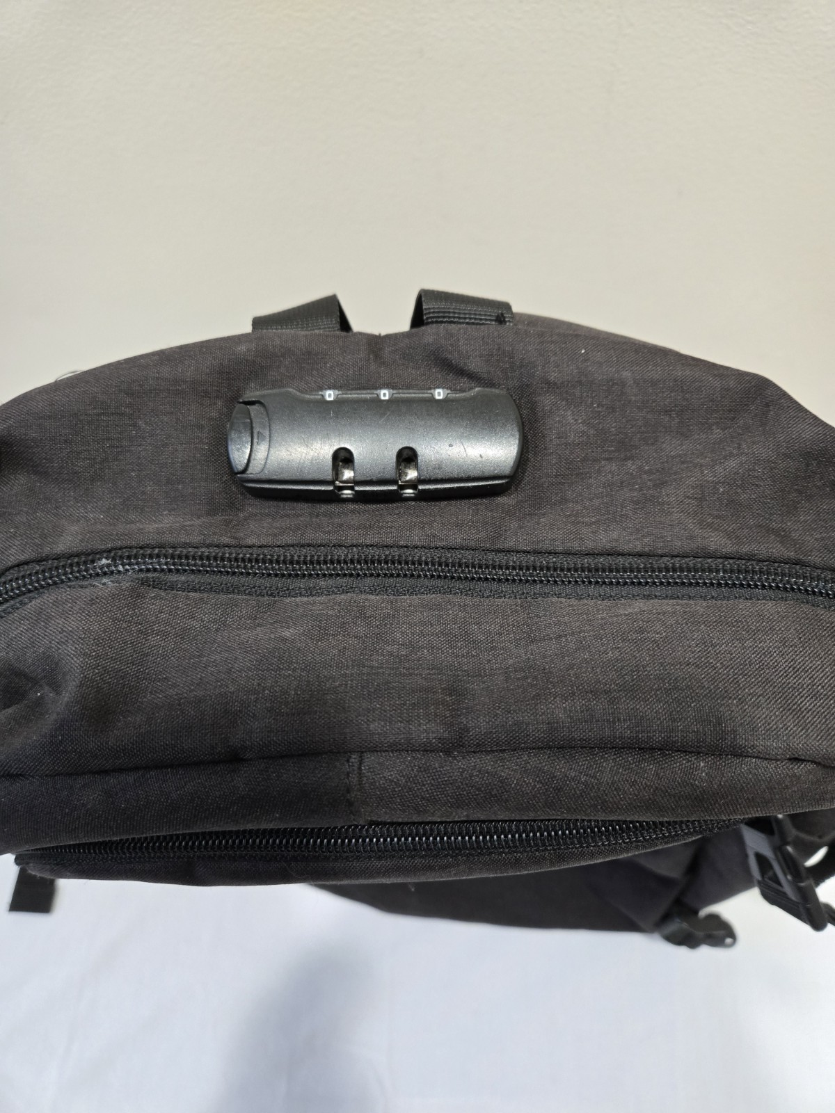 Tzowla Backpack, black Great cond.