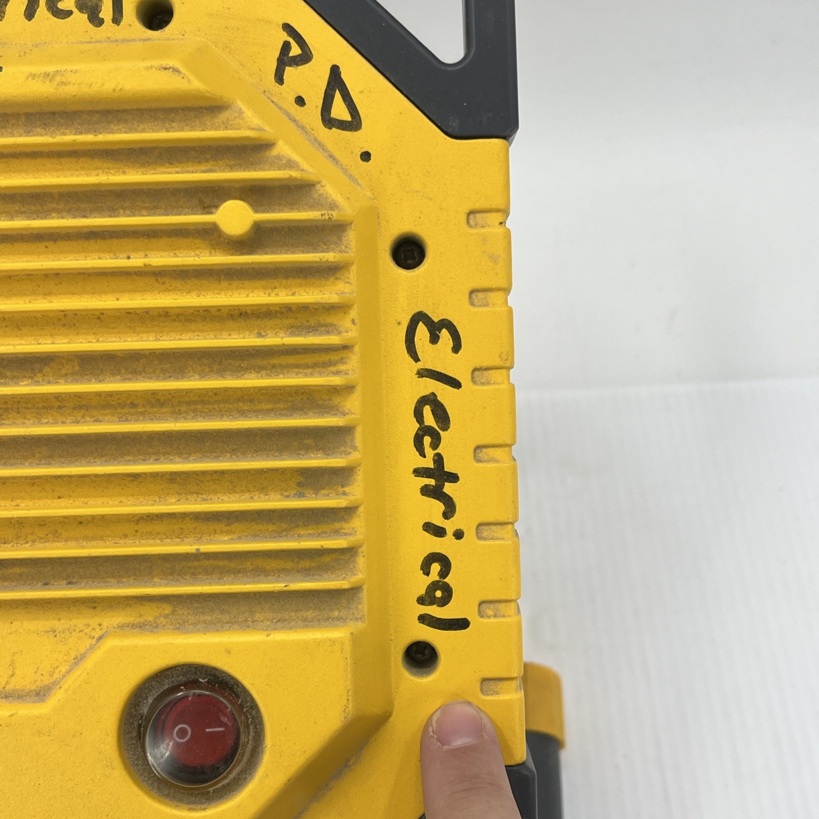 Intertek Portable Work Light, Model 6335, 120 Vac, 60 Hz, 45 W. {LL}.