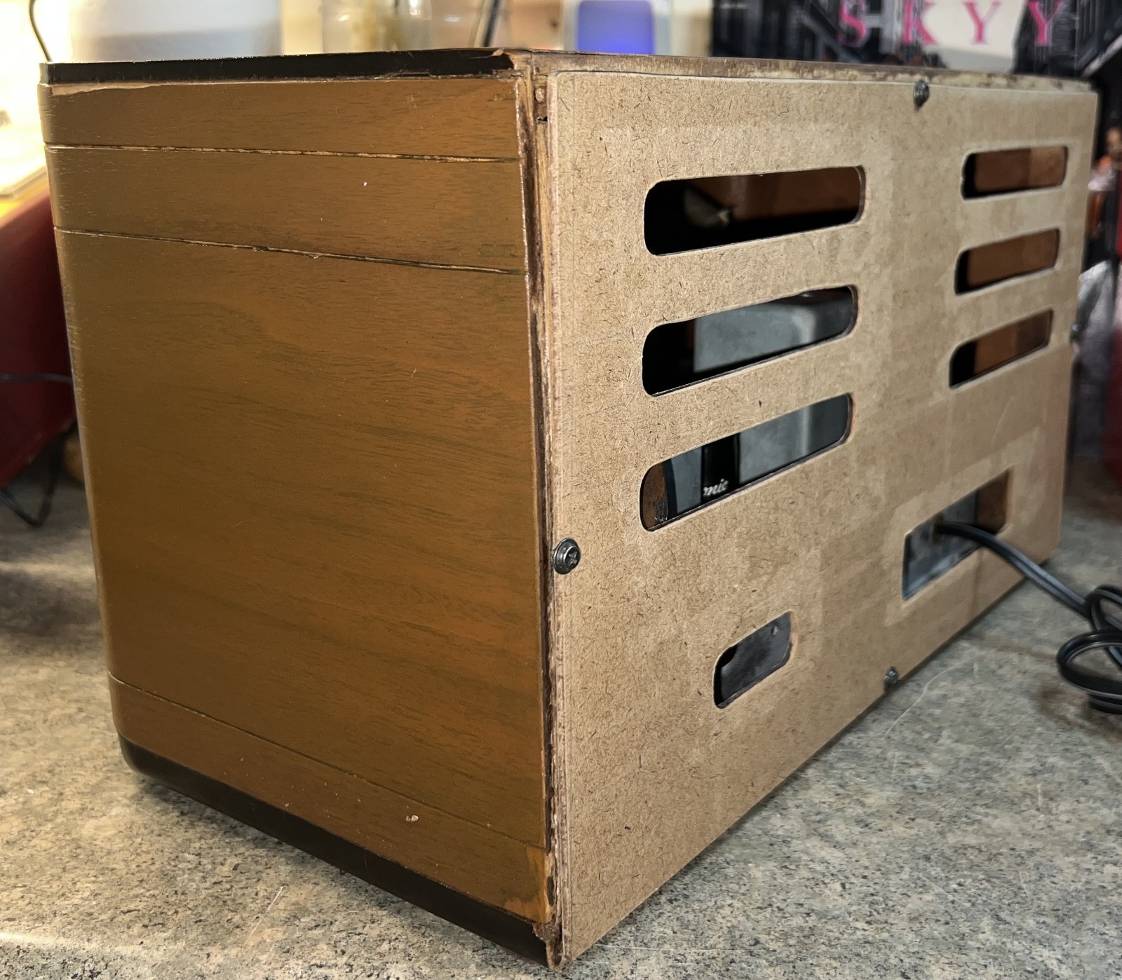 AIR KING Tabletop Broadcast Receiver. Model: 4604. Solid bones for nice rehab!