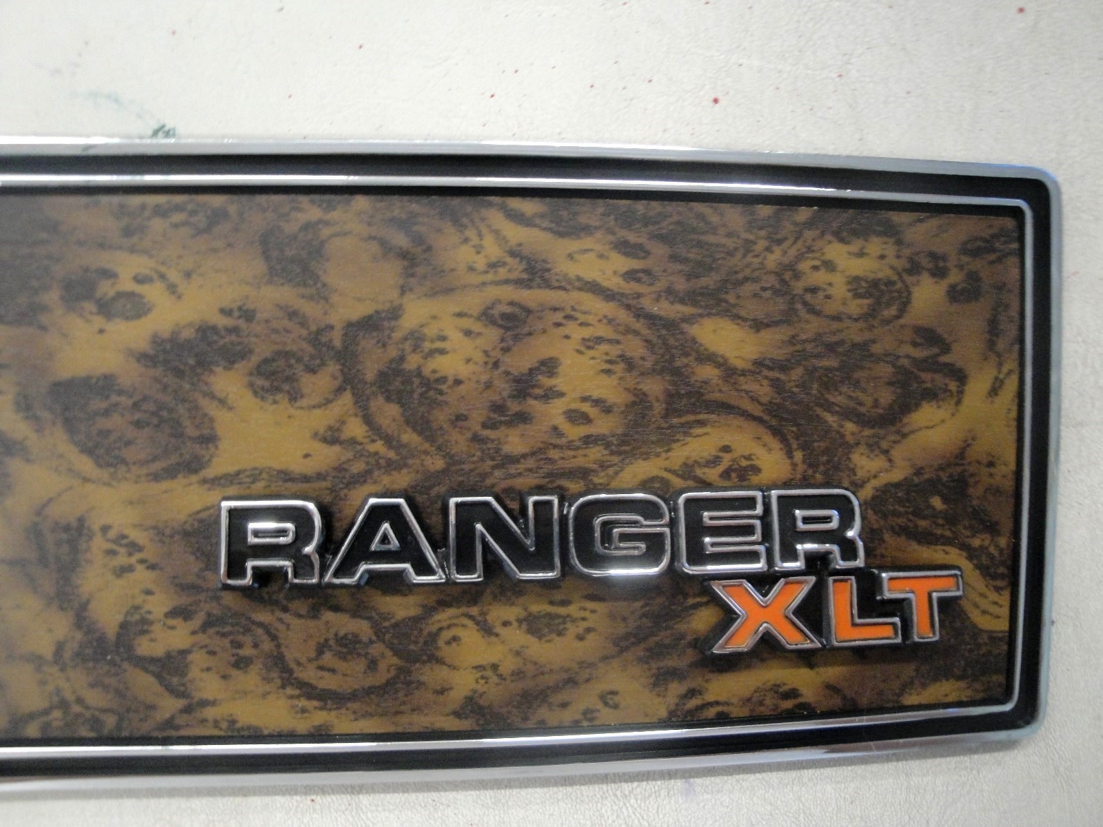 76 77 78 79 FORD f 150  TRUCK BRONCO GLOVE BOX WOOD RANGER XLT  NEW *