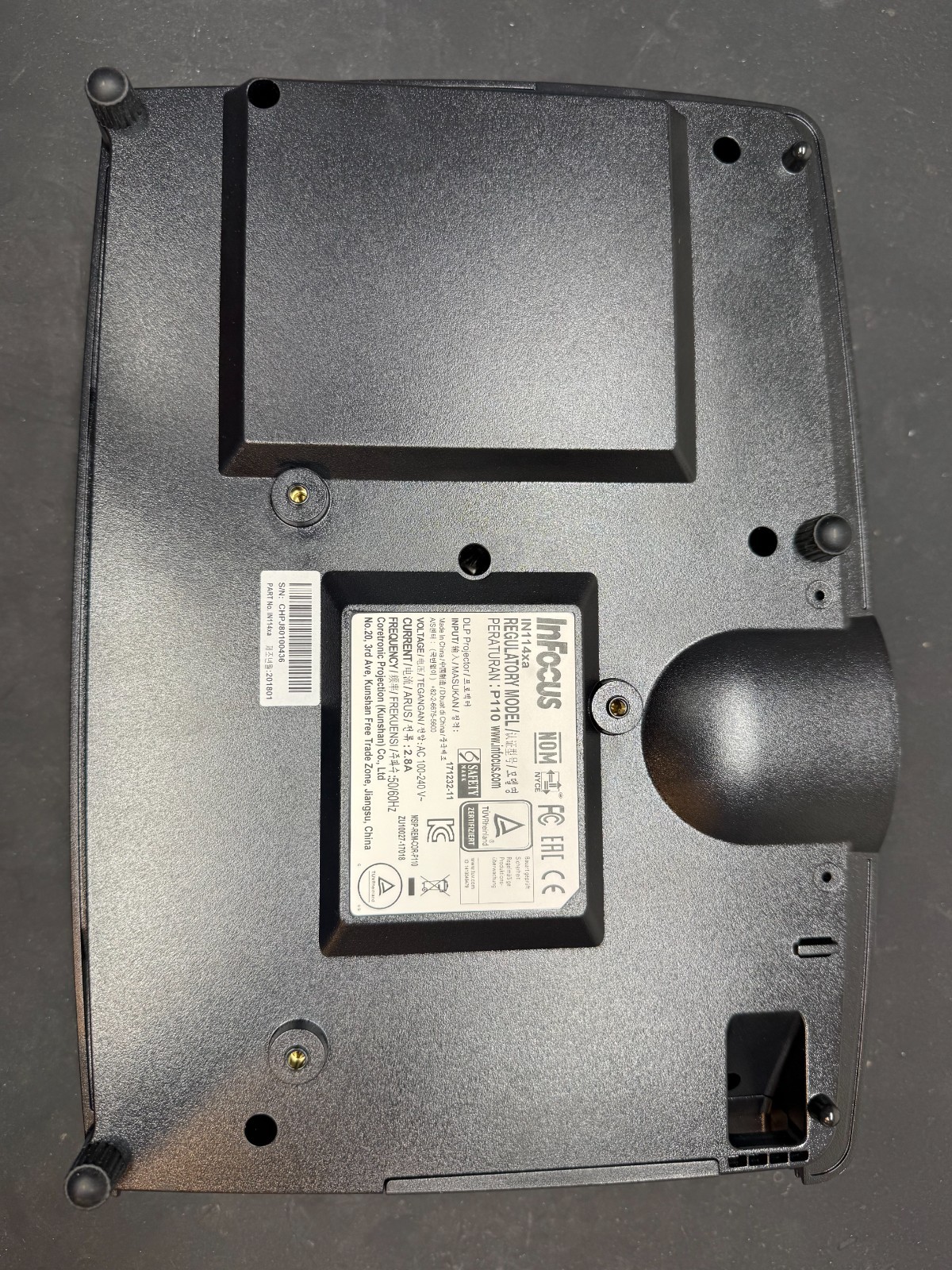 InFocus IN114xa DLP Projector - ONLY 25 LAMP HOURS!
