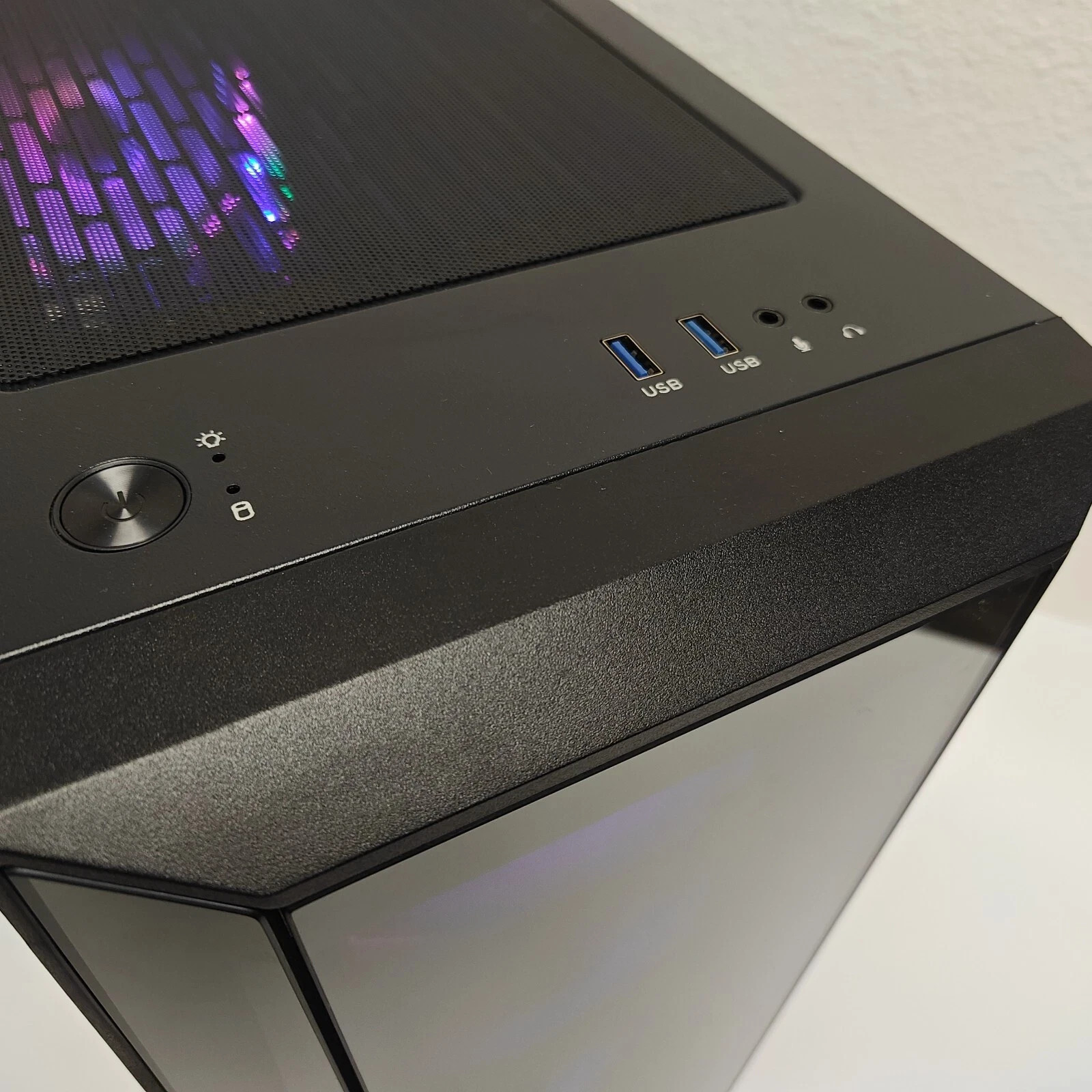 Custom Build ARGB Desktop Ryzen 5 5500 GAMING PC 32GB RAM 1TB SSD RTX 5060 Win11