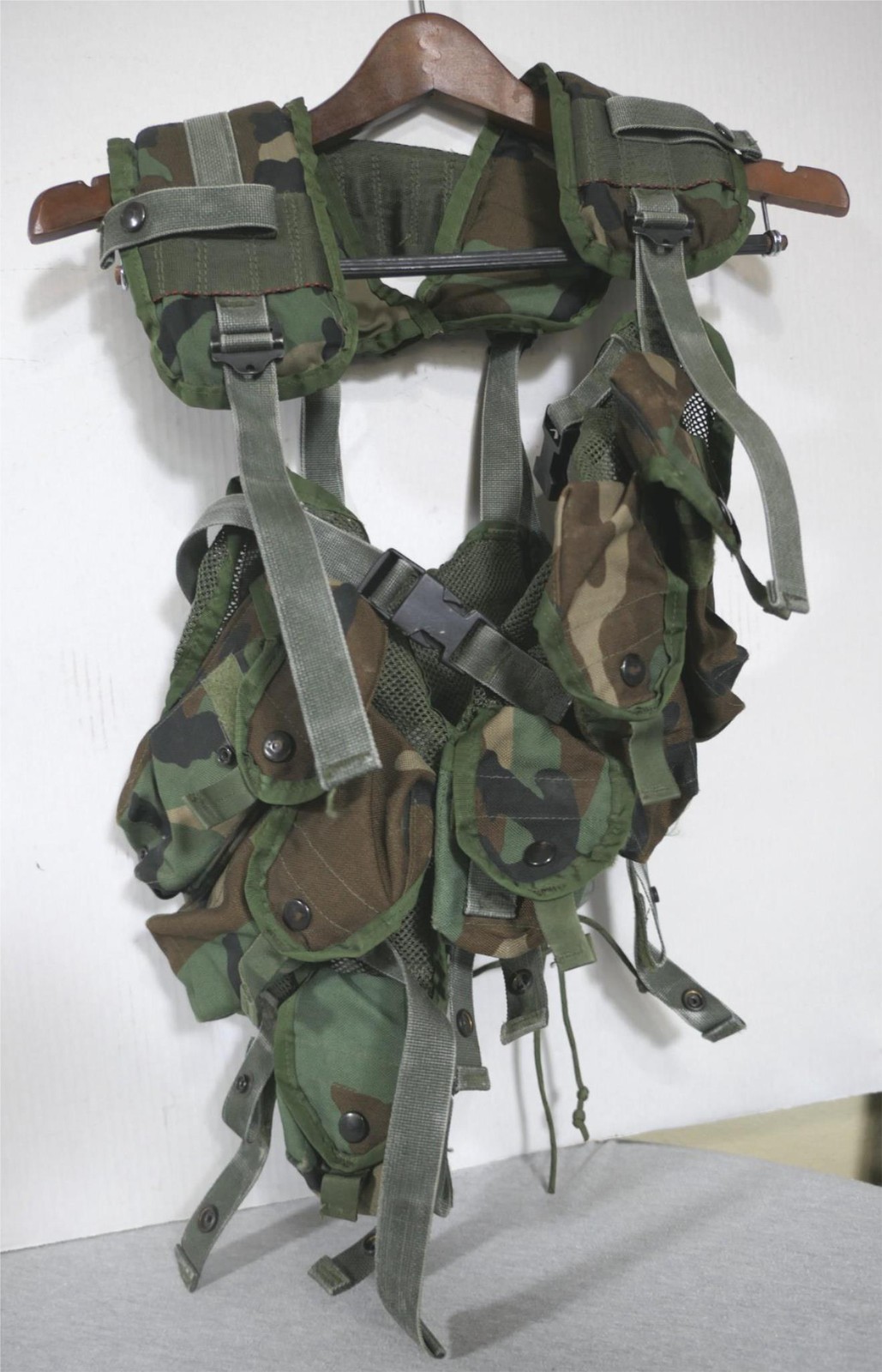 Men's Camo Military Tactical Load Bearing Shooting Hunting Vest 8415-01-296-8878