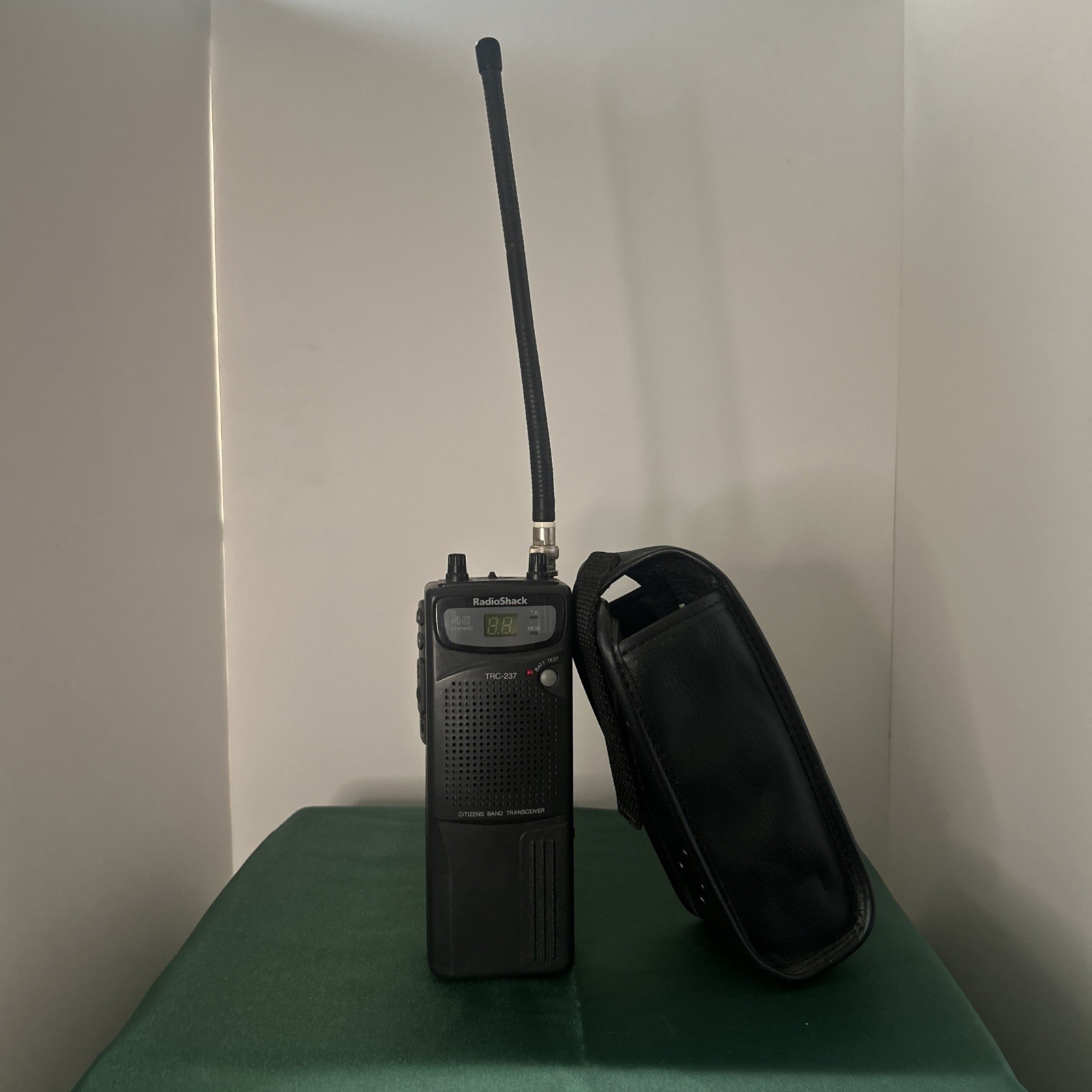 RadioShack TRC-237 CB Walkie Talkie Transceiver 40 Channel LED Display UNTESTED