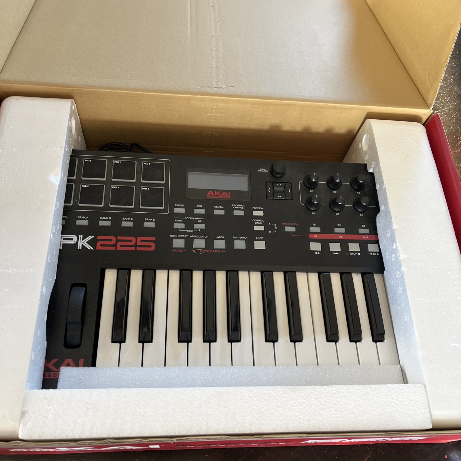 Akai MPK225 Keyboard Controller