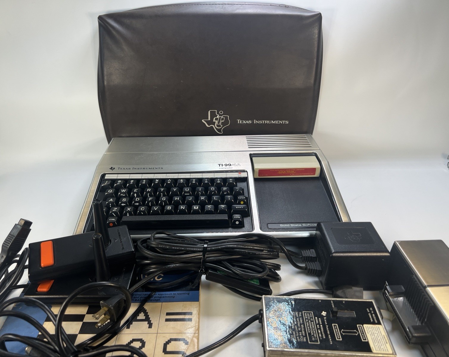 Texas Instruments TI-99/4A Computer Bundle w Speech Synthesizer Tested CIB