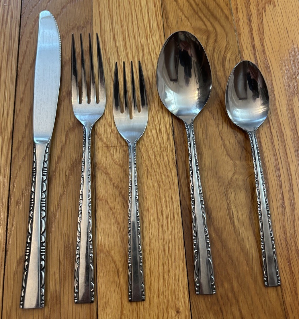 Huge Lot 76 Pieces Towle Stainless Supreme Flatware TWS120 Scroll Handle Japan