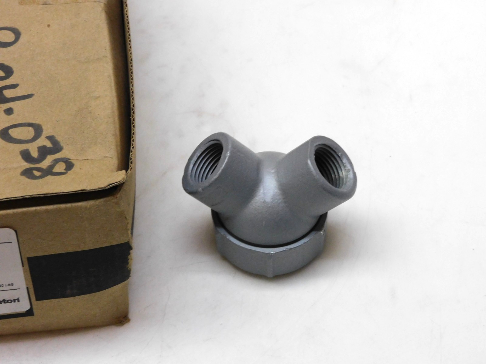 Appleton ELBY-50 Capped Elbow 1/2" MallIron 90° pull ELB