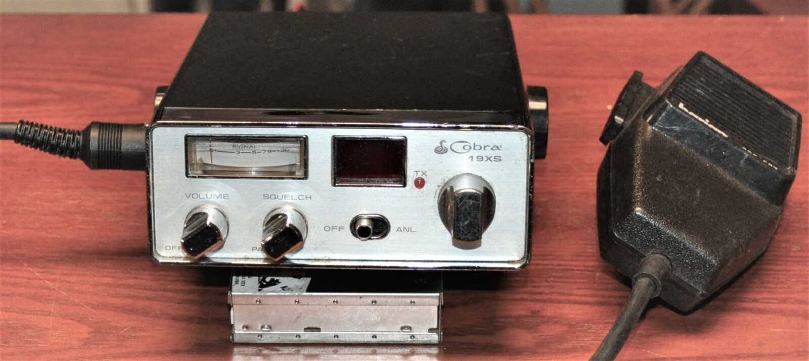 COBRA MODEL 19 XS 40 CHANNEL CB RADIO COMMERCIAL SURPLUS GOOD