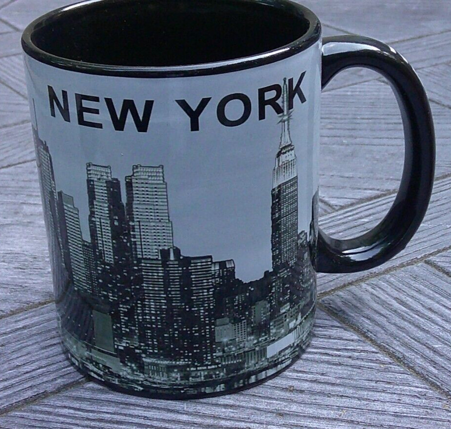 NEW YORK CITY SKYLINE BLACK COFFEE MUG 11 OUNCE CERAMIC TWIN TOWERS LIBERTY