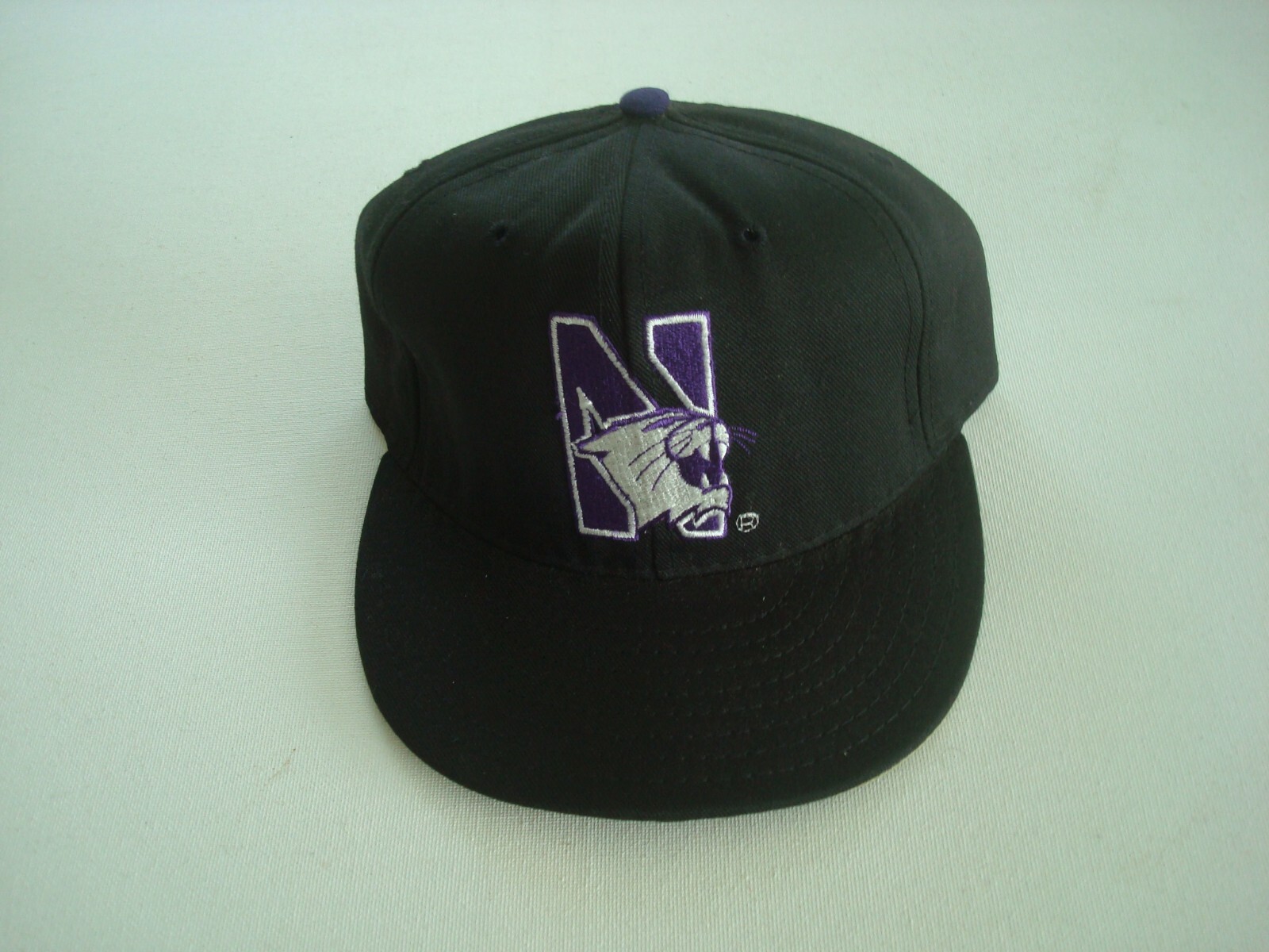 NORTHWESTERN PRO-LINE  90S  SCRIPT FITTED SIZE 7 1/8 GOLF HAT CAP VINTAGE K2