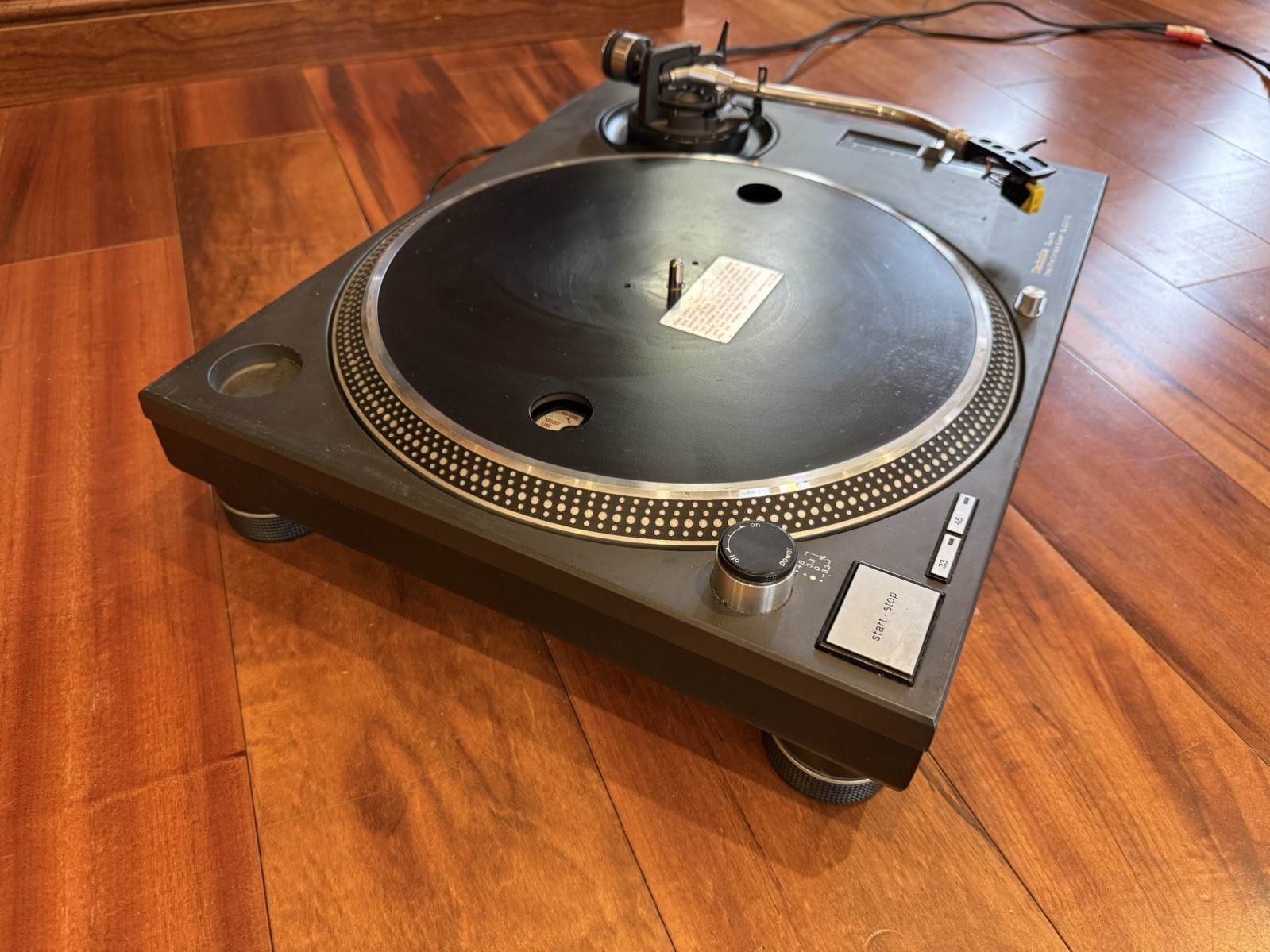 Technics Quartz Direct Drive Turntable System SL-1210MK2