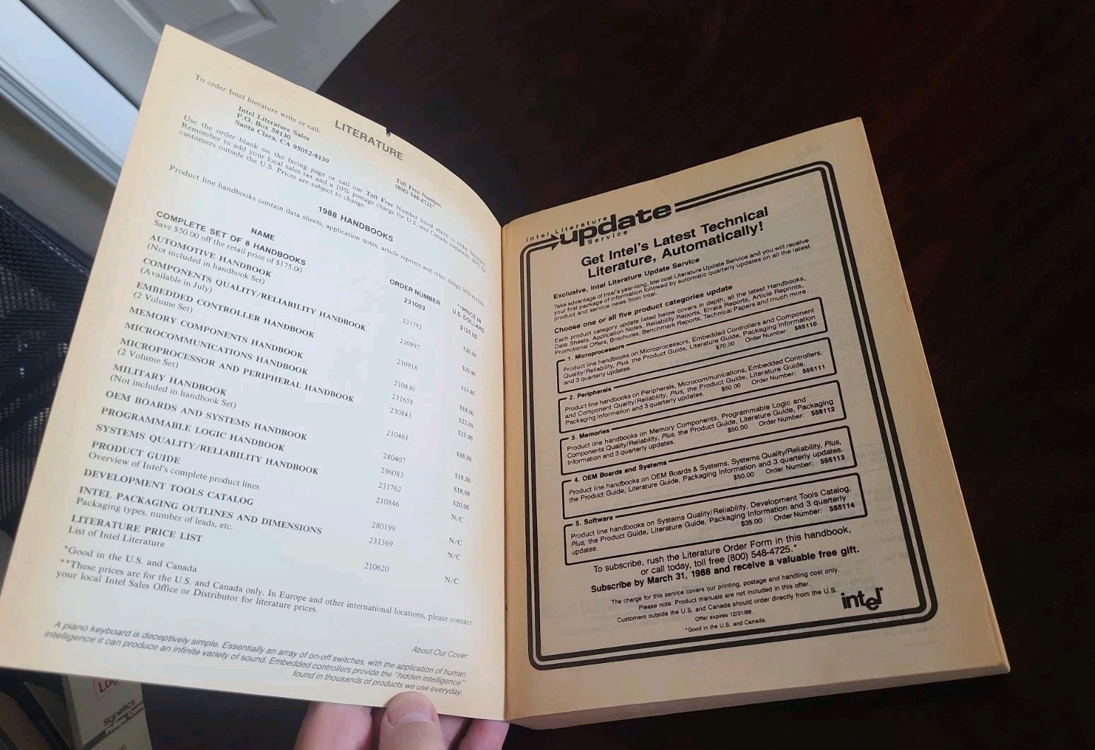 Vtg. INTEL Embedded Controller Handbook Volume 2 16-bit 1988 Edition